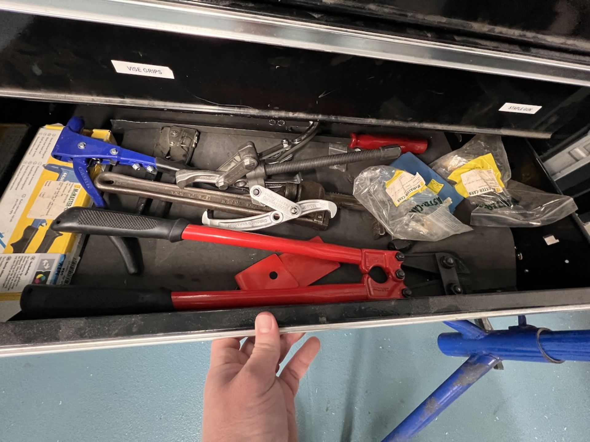 TOOL CHEST WITH CONTENTS - Image 16 of 17