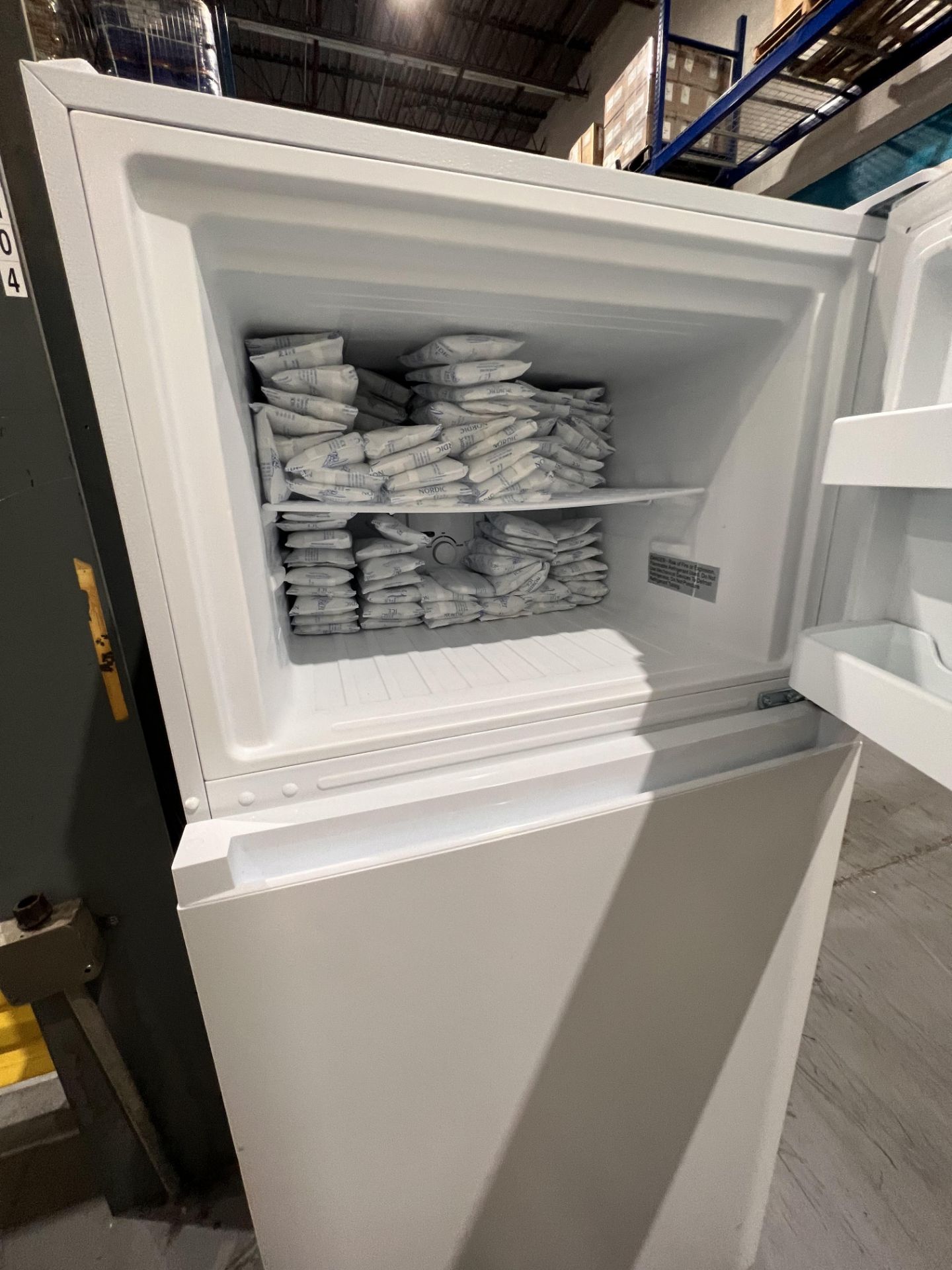 Midea Refrigerator with Freezer, Model MRT18S2AWW, 18 Cubic Ft Capacity - Image 5 of 6