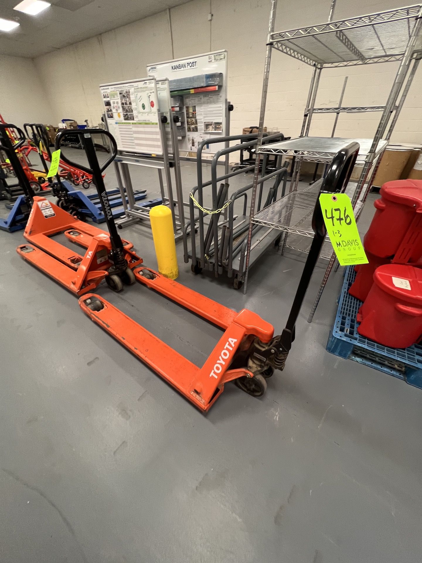 (3) TOYOTA HYDRAULIC PALLET JACKS - Image 2 of 10