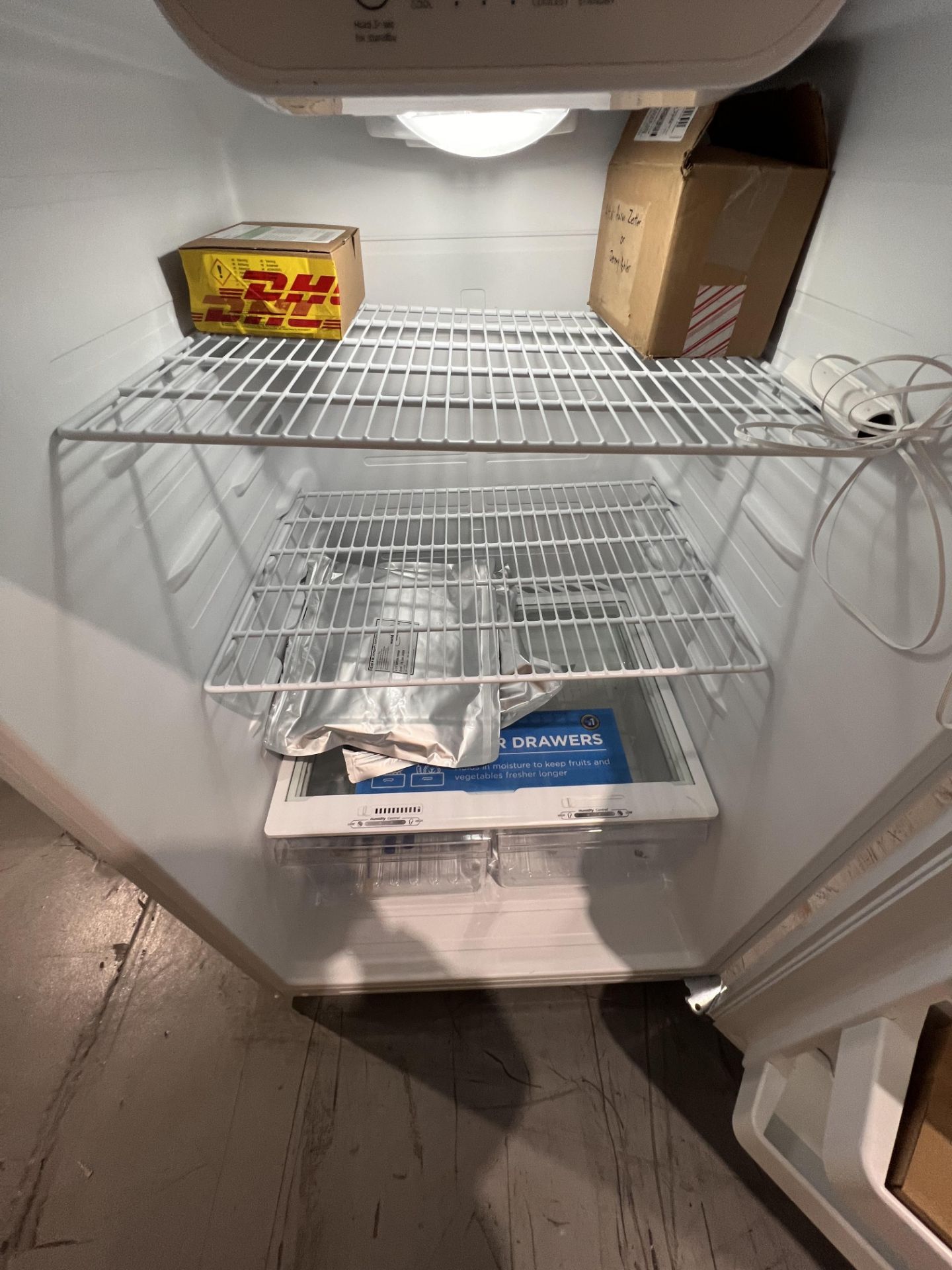 Midea Refrigerator with Freezer, Model MRT18S2AWW, 18 Cubic Ft Capacity - Image 4 of 6