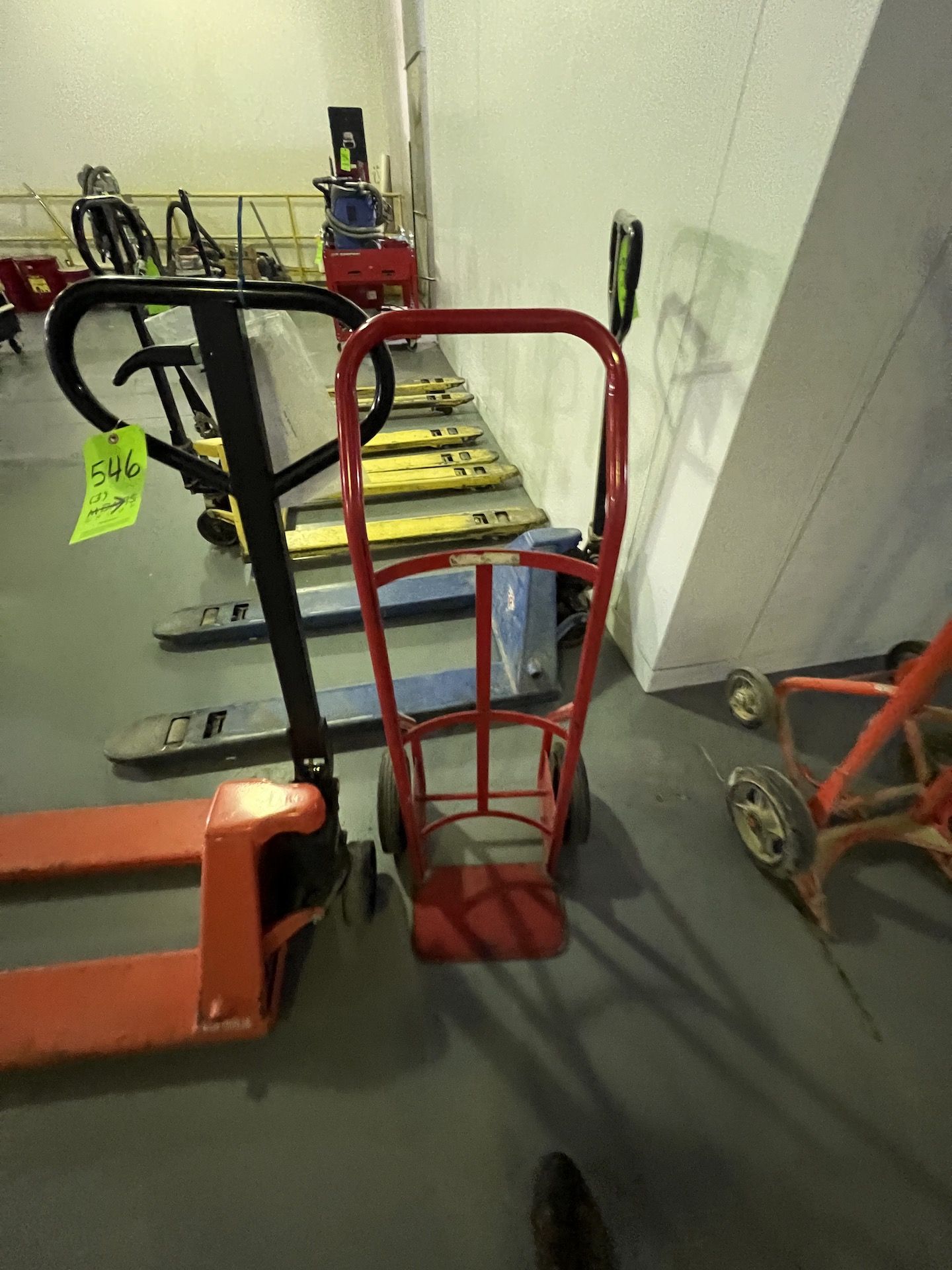 MATERIAL HANDLING EQUIPMENT, INCLUDES (2) 2-WHEEL DOLLIES AND HYDRAULIC PALLET JACK - Image 5 of 6