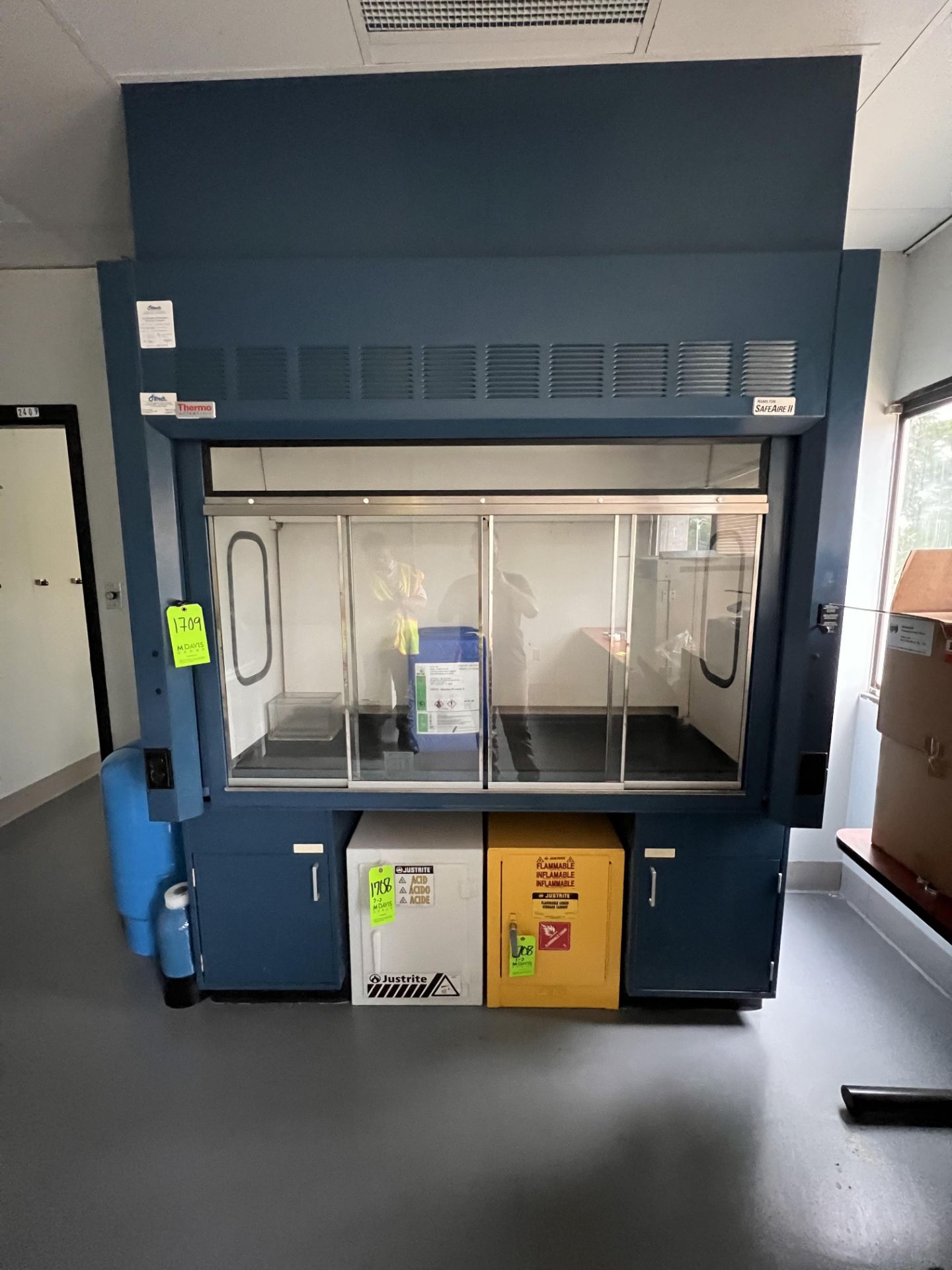 THERMO SCIENTIFIC LABORATORY FUME HOOD