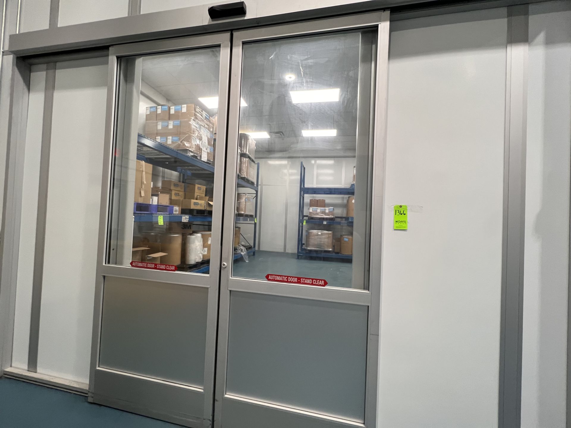 MODULAR CLEAN ROOM, INCLUDES AUTOMATIC DOORS, APPROX. INTERIOR DIMENSIONS: 53FT8IN L X 28FT1IN W X - Image 3 of 14