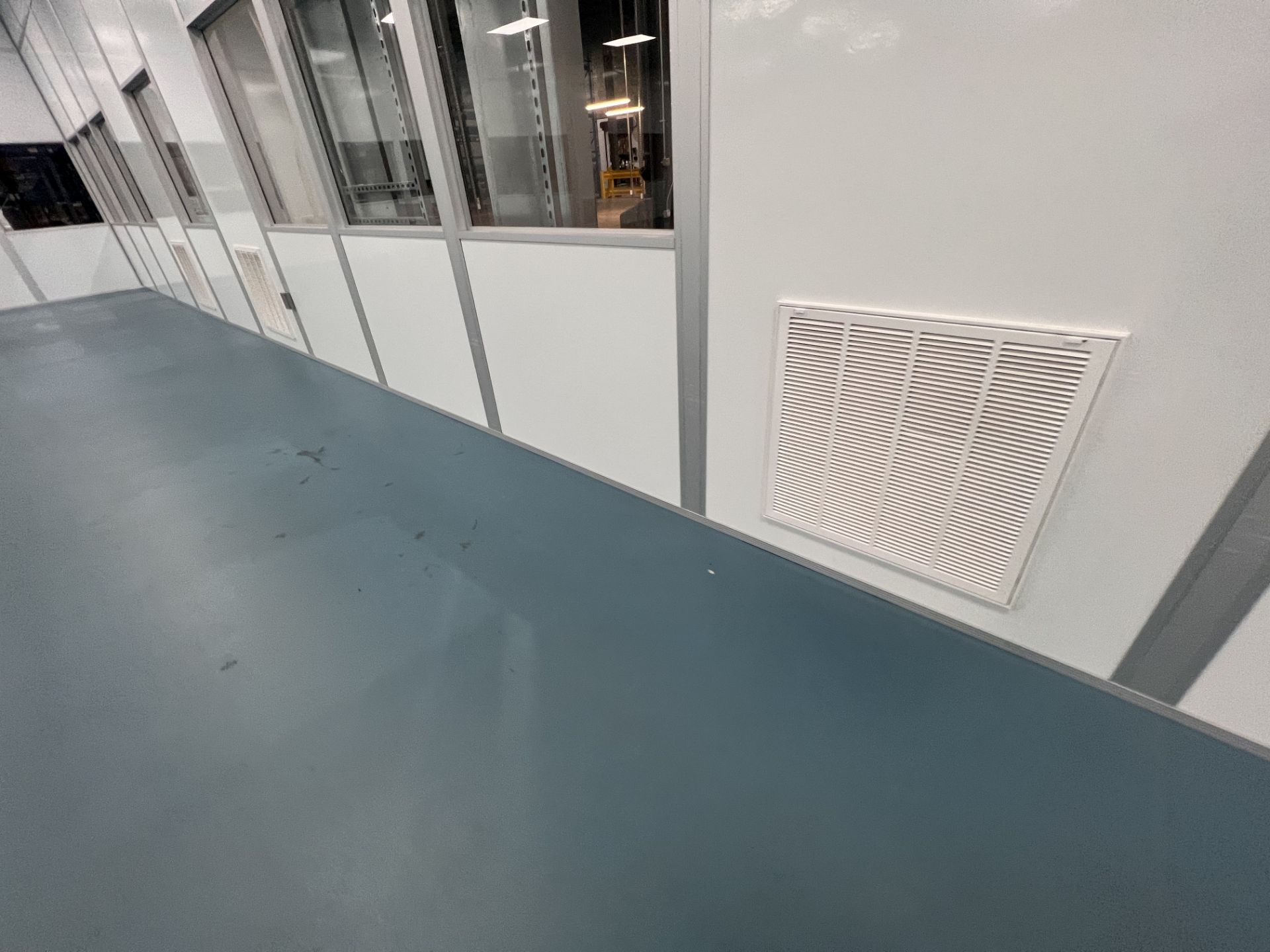 MODULAR CLEAN ROOM, APPROX. 60 FT X 60 FT X 11 FT 10 IN, INCLUDES HEPA FILTRATION UNITS - Image 24 of 34