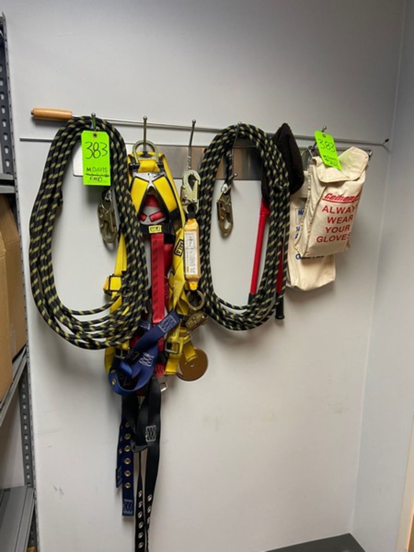 SAFETY HARNESSES & GEAR, INCLUDES S/S COAT HANGER