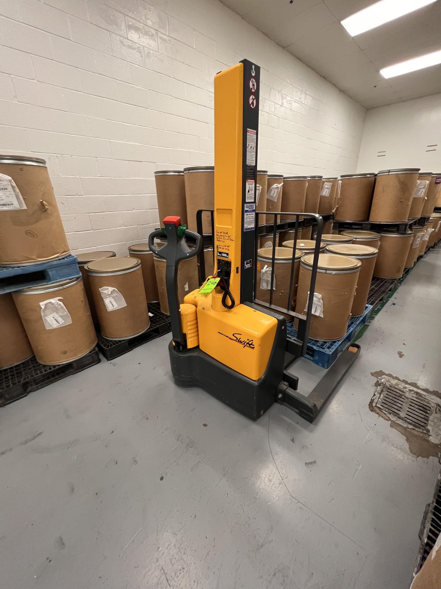 MULTITION MIC CORP ELECTRIC PALLET JACK, MODEL EMB 22 62, S/N 90170516, 1,000 LB CAP