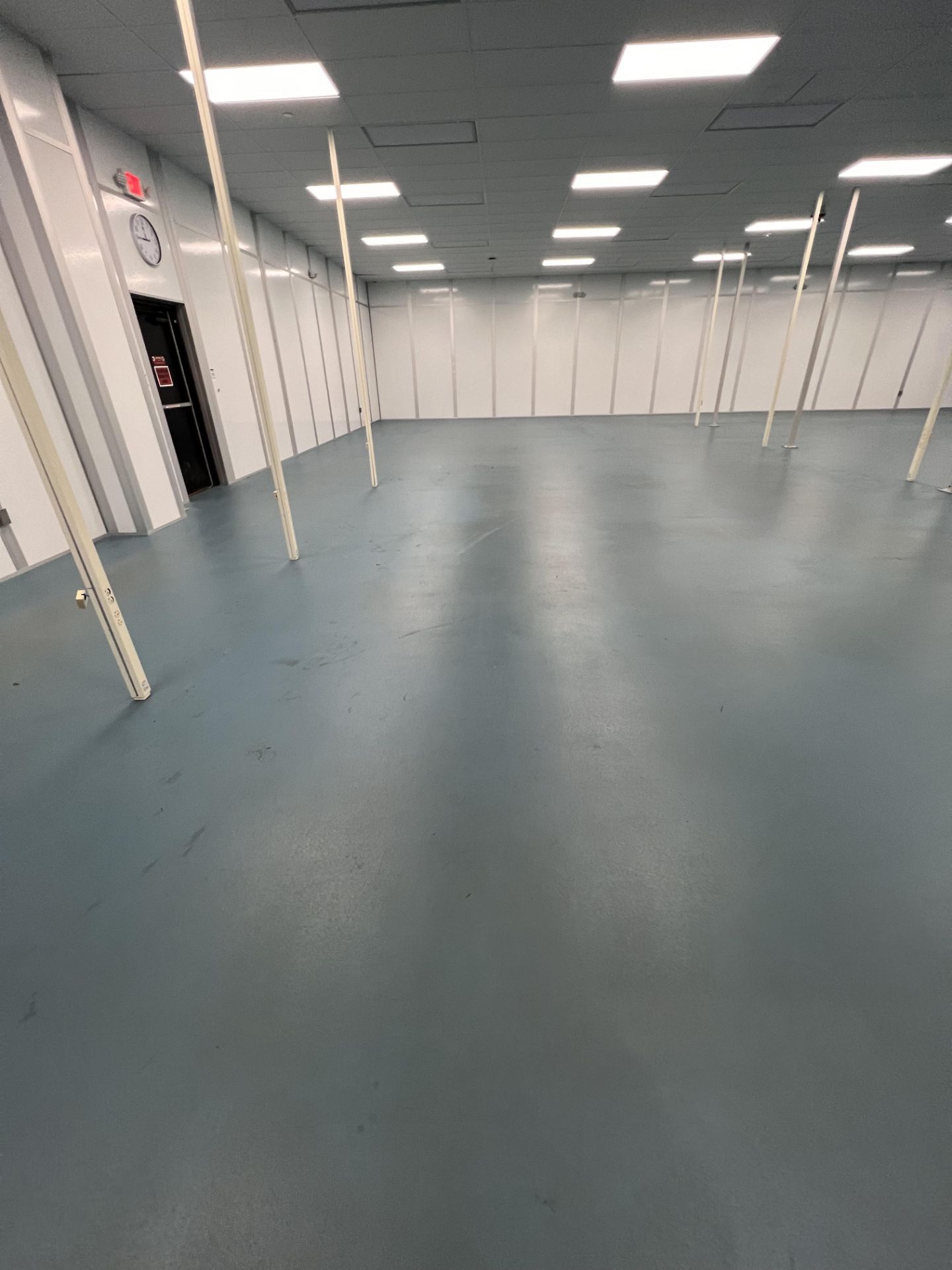 MODULAR CLEAN ROOM, APPROX. 60 FT X 60 FT X 11 FT 10 IN, INCLUDES HEPA FILTRATION UNITS - Image 23 of 34