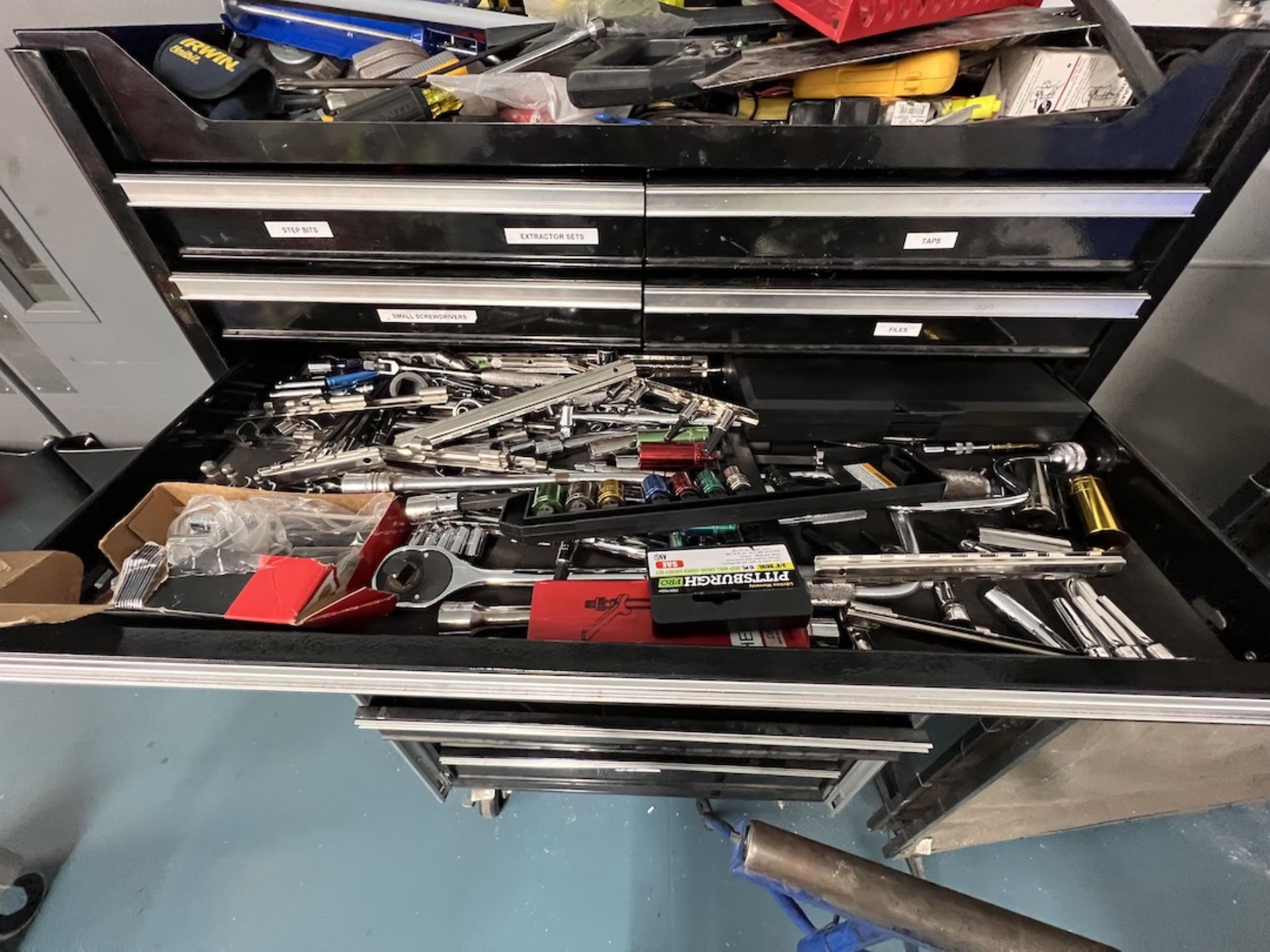 TOOL CHEST WITH CONTENTS - Image 9 of 17