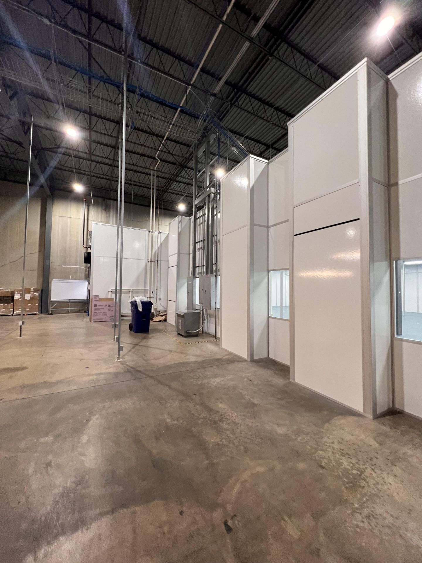 MODULAR CLEAN ROOM, APPROX. 60 FT X 60 FT X 11 FT 10 IN, INCLUDES HEPA FILTRATION UNITS - Image 12 of 34