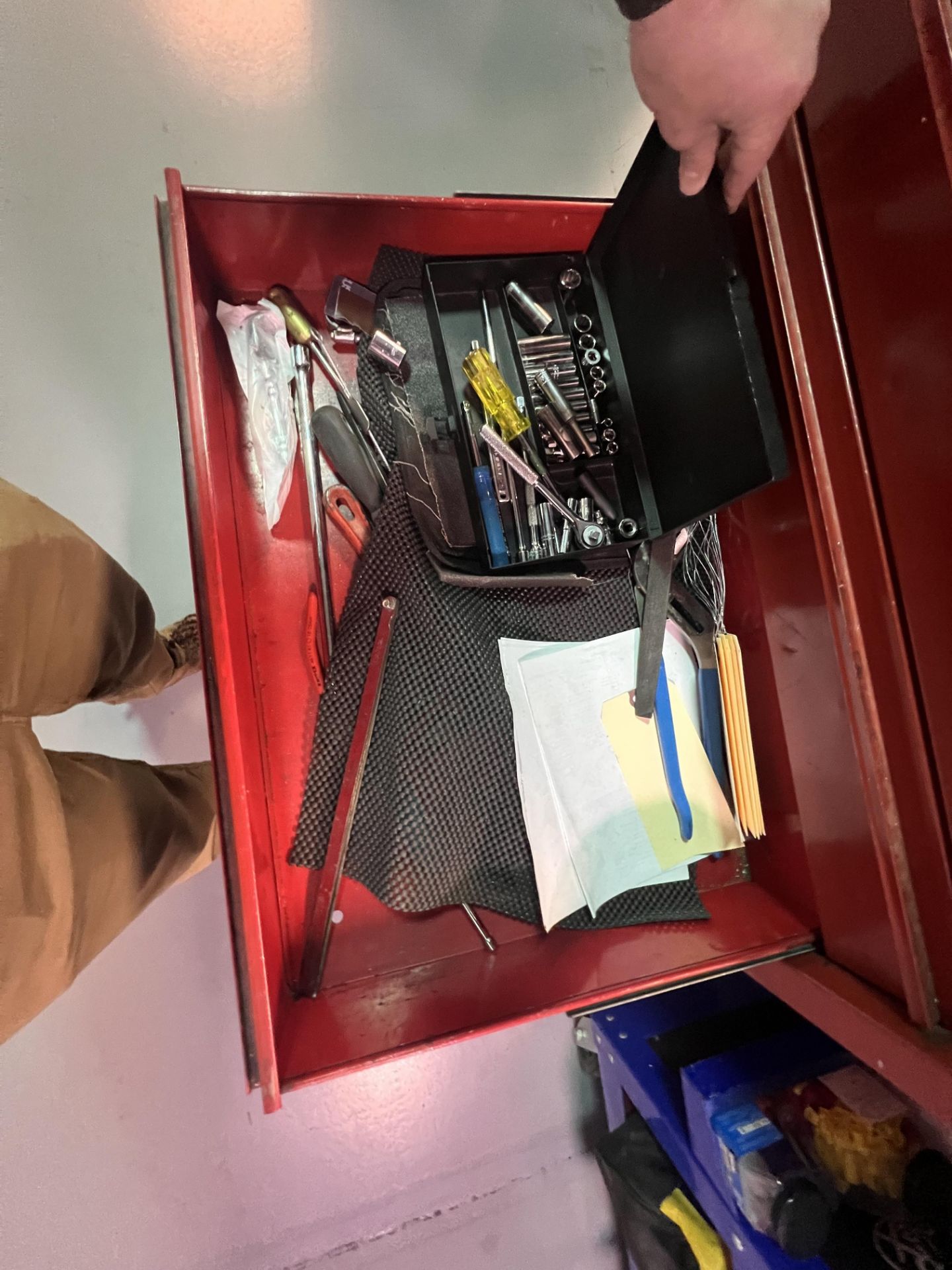 WATERLOOPORTABLE TOOL CABINET WITH CONTENTS - Image 14 of 18