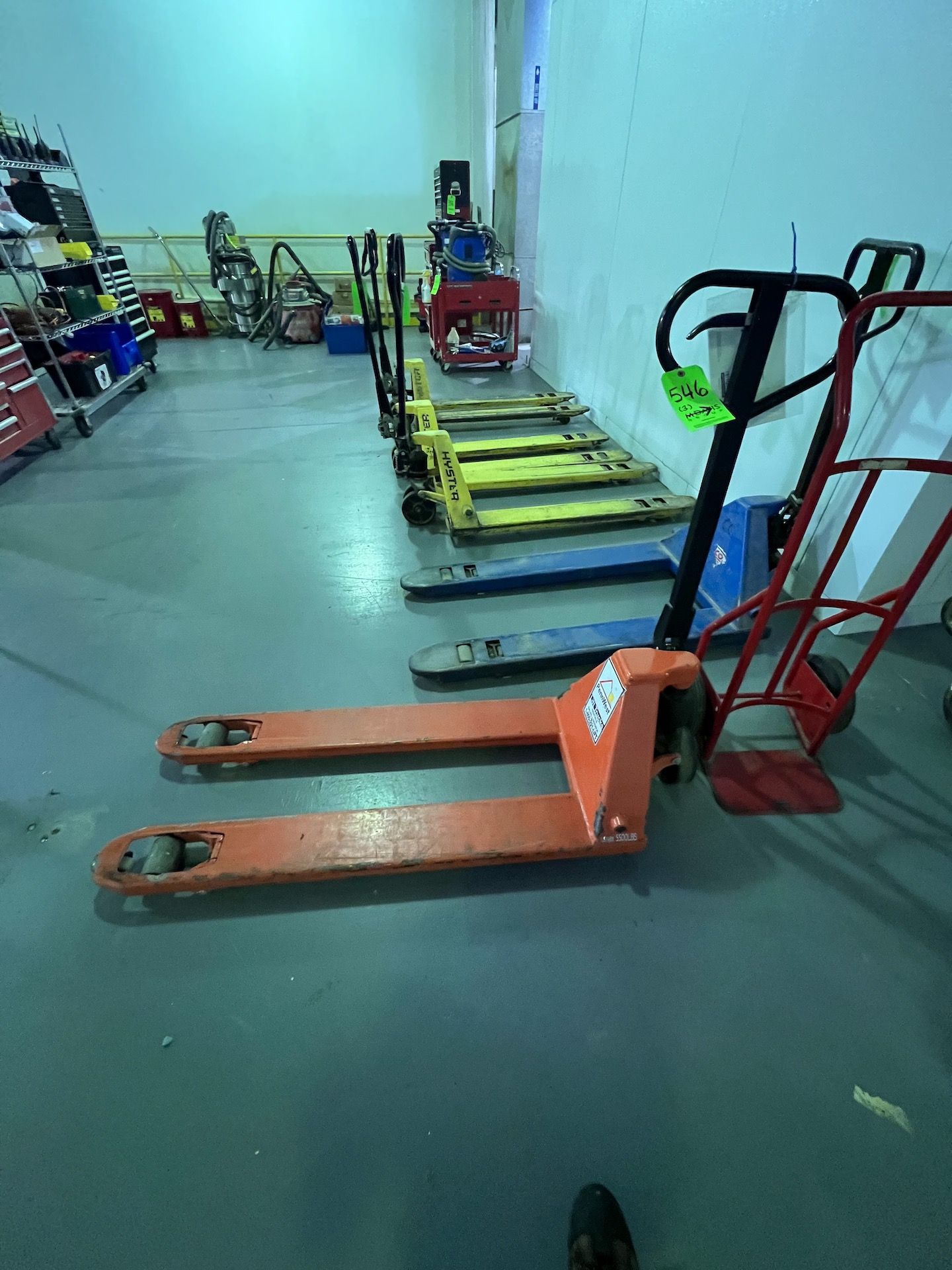 MATERIAL HANDLING EQUIPMENT, INCLUDES (2) 2-WHEEL DOLLIES AND HYDRAULIC PALLET JACK - Image 2 of 6