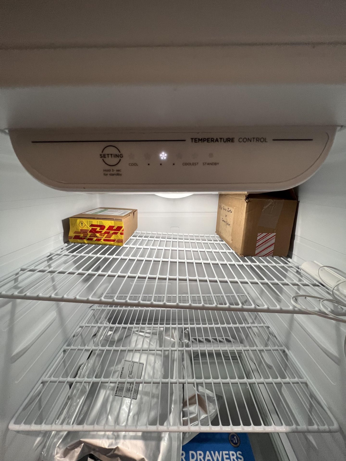 Midea Refrigerator with Freezer, Model MRT18S2AWW, 18 Cubic Ft Capacity - Image 3 of 6