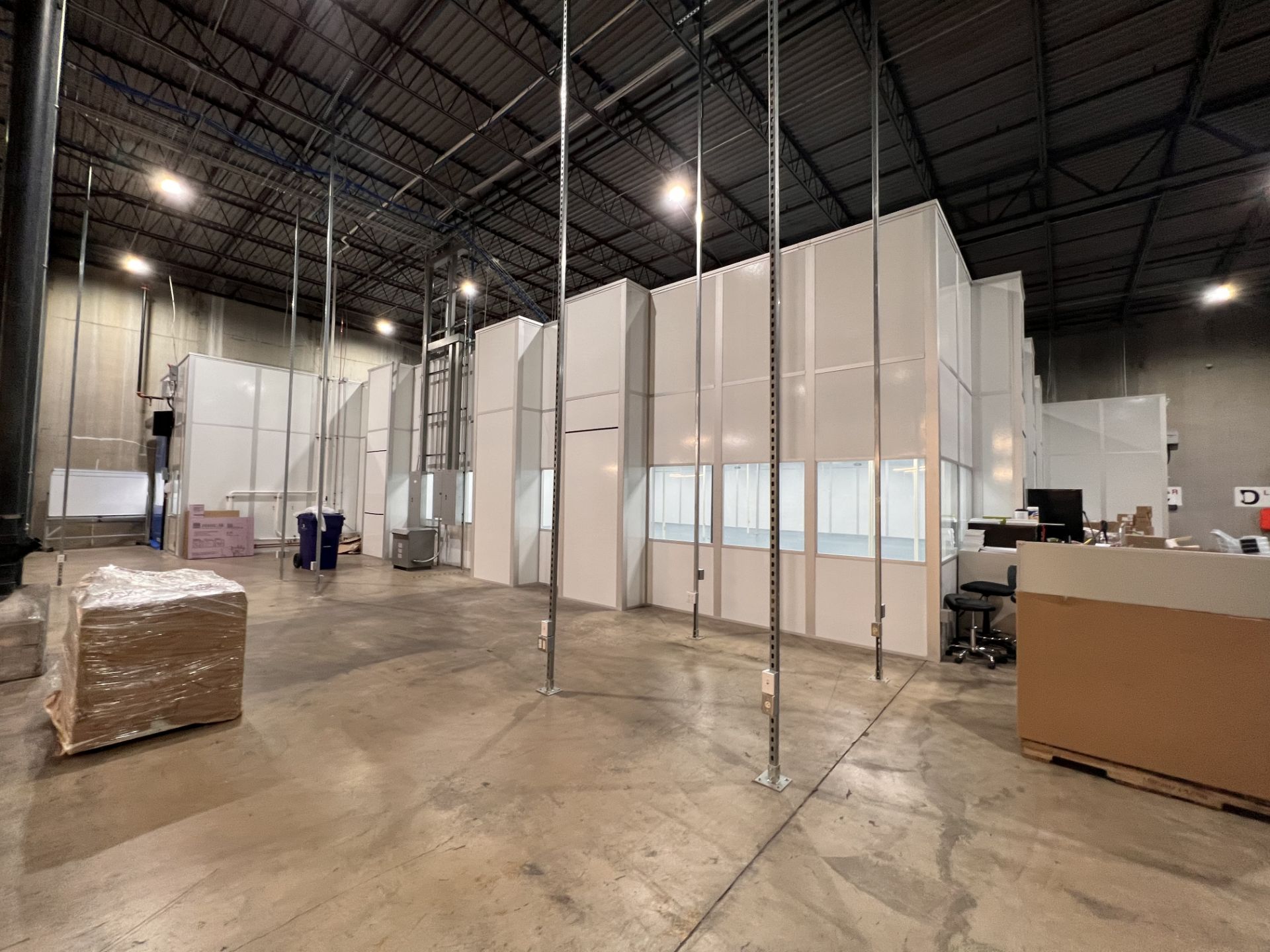 MODULAR CLEAN ROOM, APPROX. 60 FT X 60 FT X 11 FT 10 IN, INCLUDES HEPA FILTRATION UNITS - Image 2 of 34