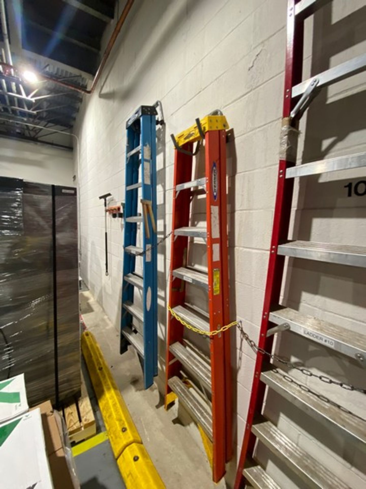 LOT OF ASSORTED LADDERS - Image 4 of 7