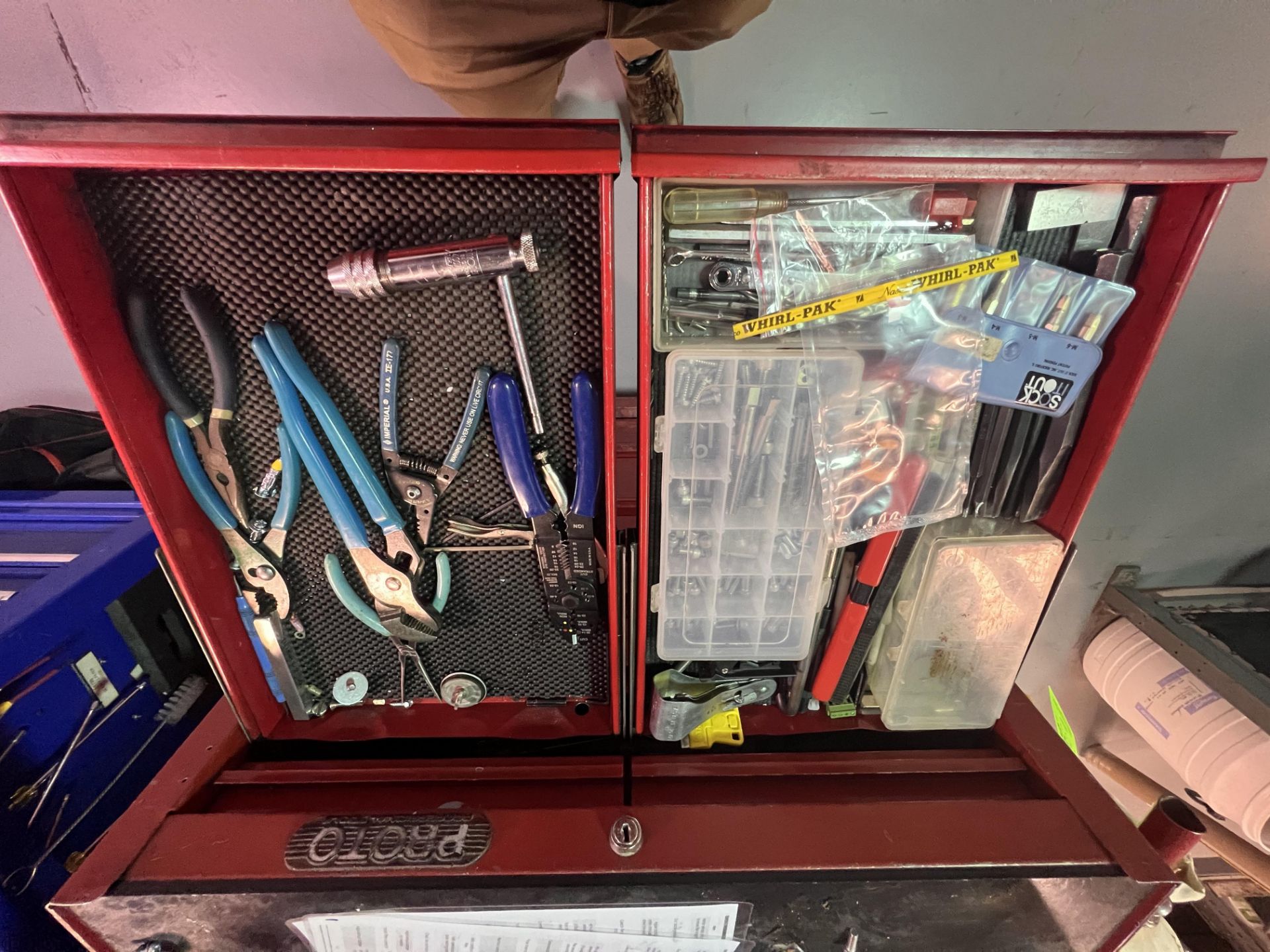 WATERLOOPORTABLE TOOL CABINET WITH CONTENTS - Image 10 of 18