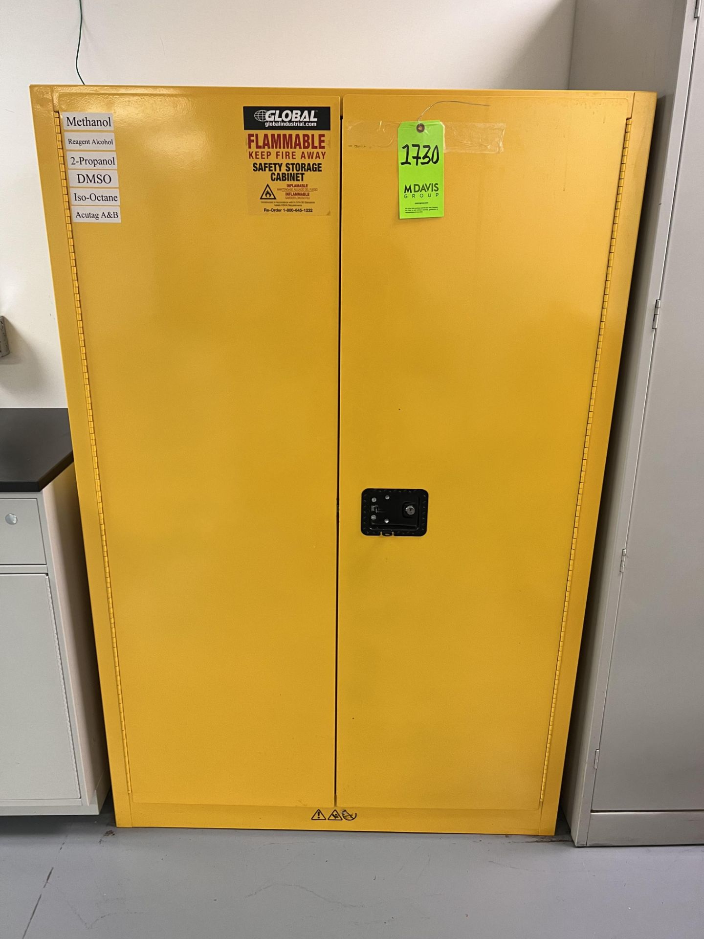 GLOBAL INDUSTRIAL SAFETY STORAGE CABINET FOR FLAMMABLE LIQUIDS, MODEL 298541