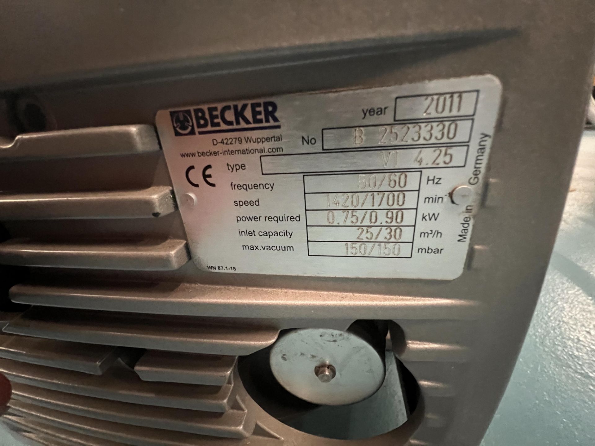 BECKER VACUUM PUMP, TYPE VT 4.25, S/N B2523330, BELIEVED TO BE NEW / NEVER INSTALLED - Image 6 of 7