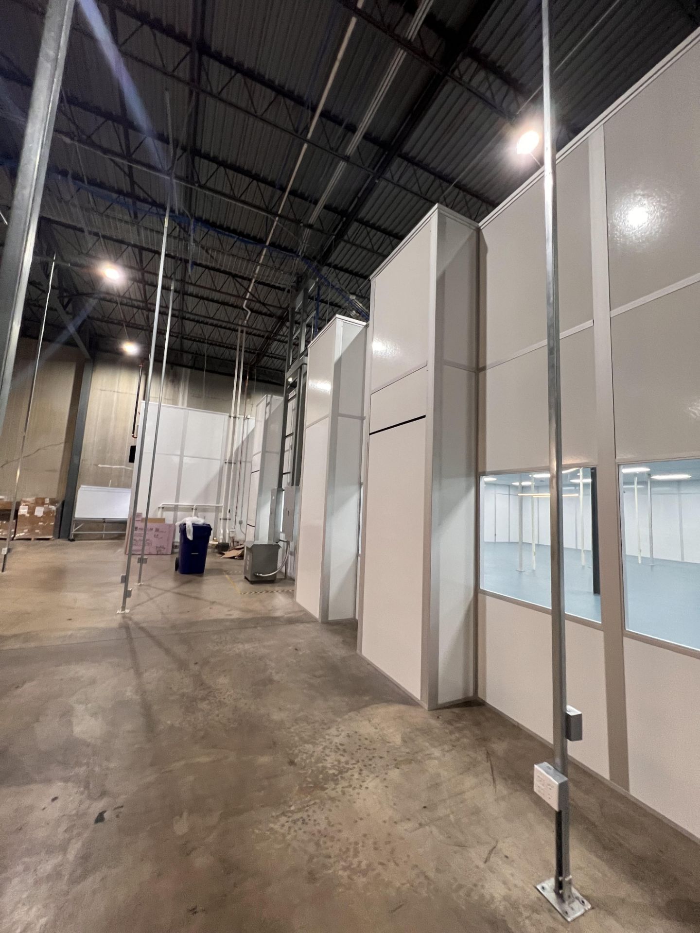 MODULAR CLEAN ROOM, APPROX. 60 FT X 60 FT X 11 FT 10 IN, INCLUDES HEPA FILTRATION UNITS - Image 11 of 34