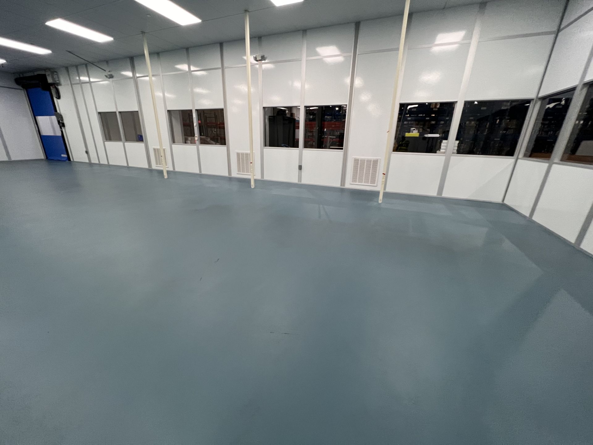 MODULAR CLEAN ROOM, APPROX. 60 FT X 60 FT X 11 FT 10 IN, INCLUDES HEPA FILTRATION UNITS - Image 27 of 34