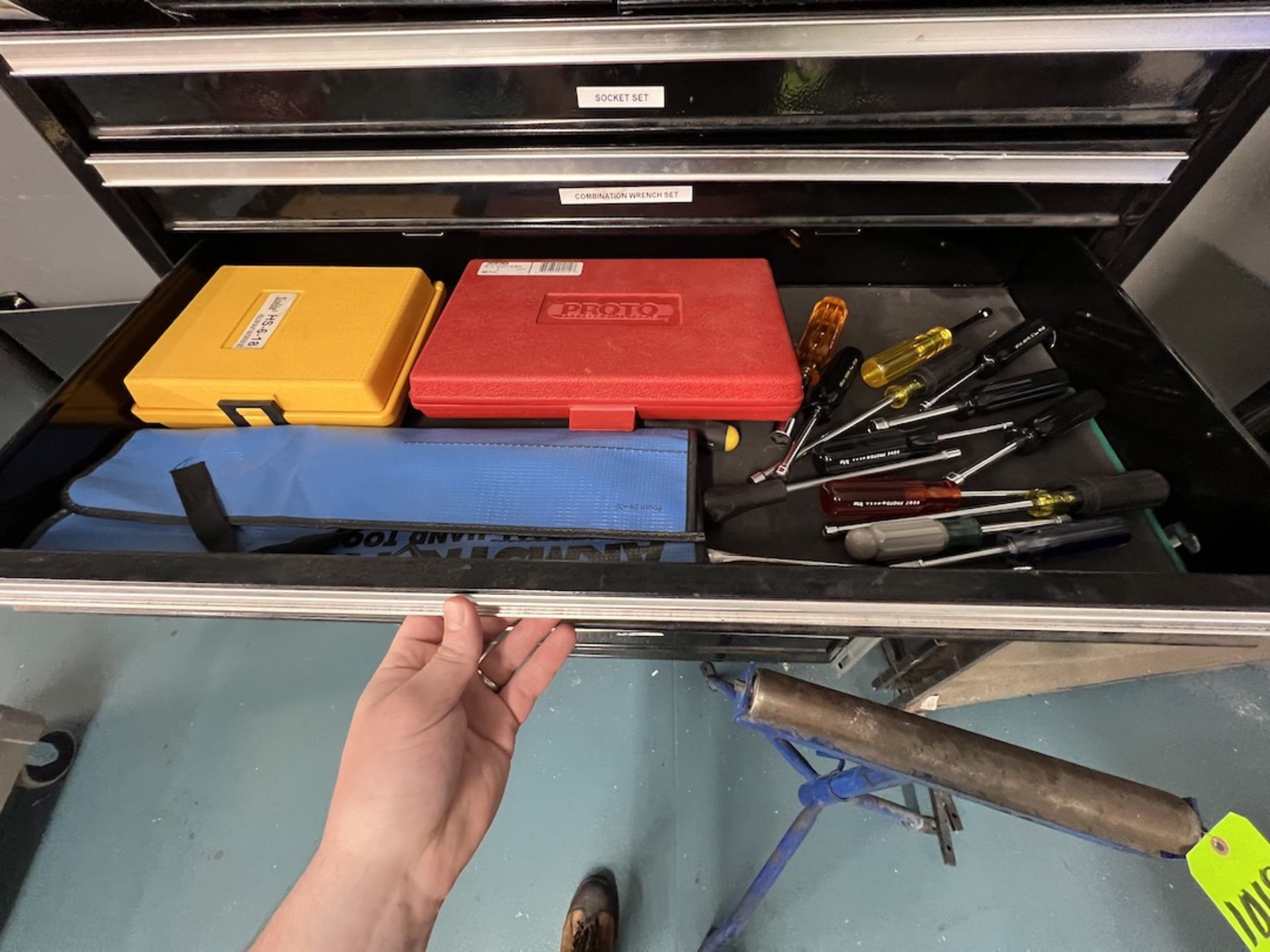 TOOL CHEST WITH CONTENTS - Image 11 of 17