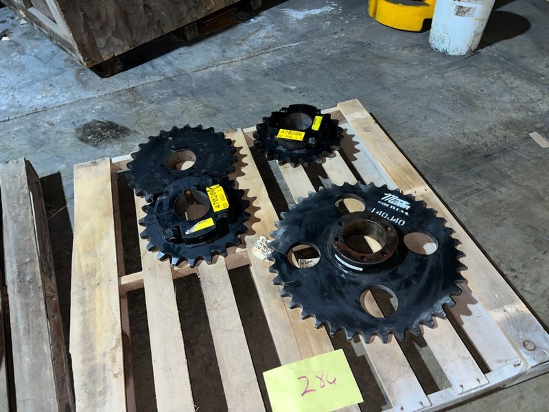 One Lot 2 sets of Split Sprockets and two gears (RIGGING INCLDED WITH SALE PRICE) --Loading Fee $