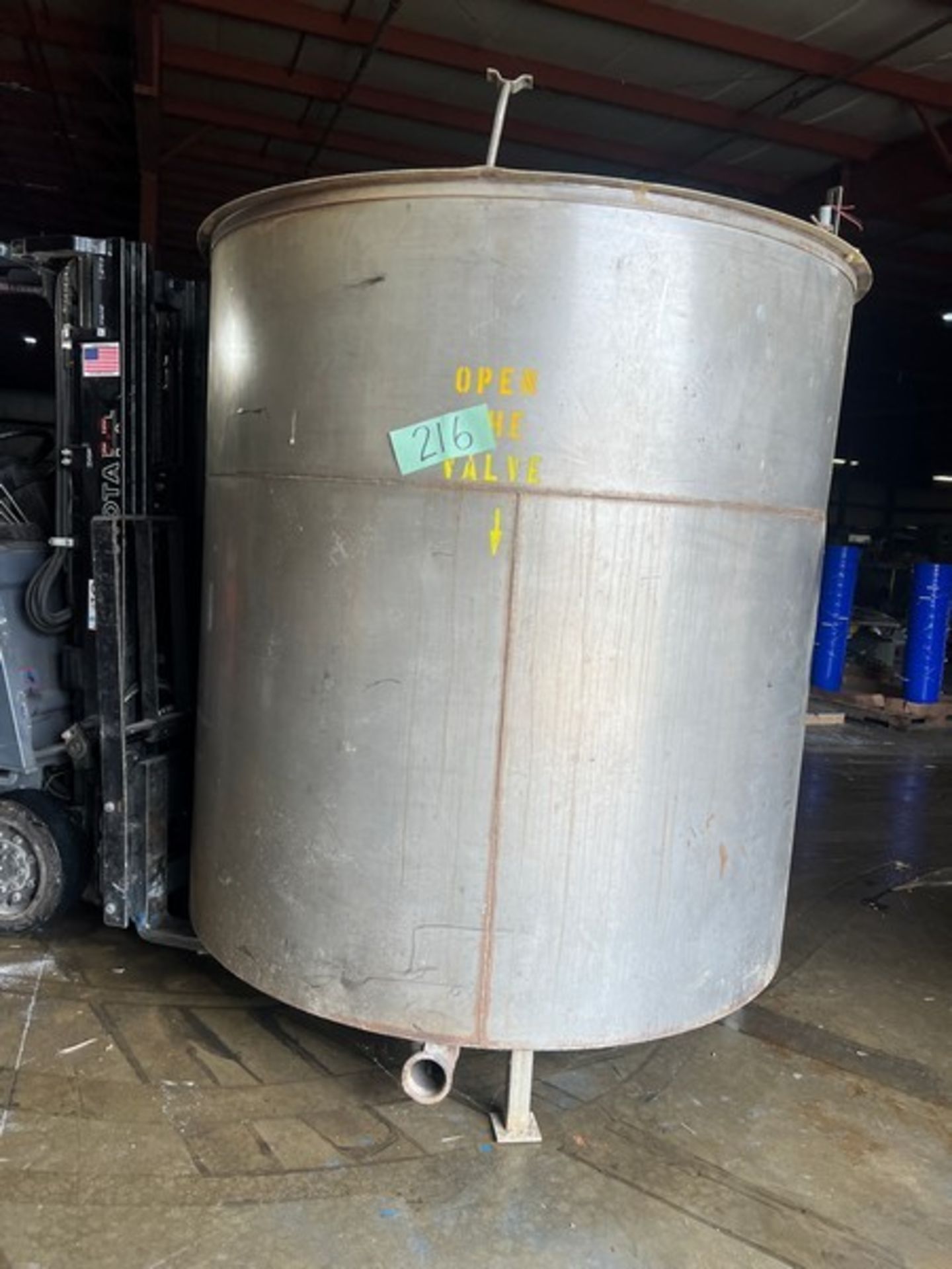 800 Gallon (approx.) Stainless Steel Single Wall Tank- 5 ft diameter, 6 ft straight side (LOCATED IN