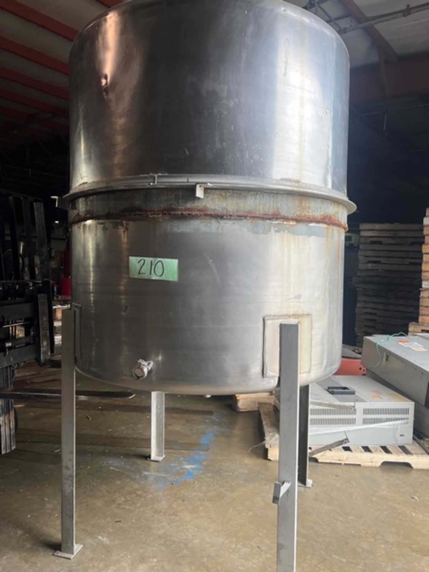 500 Gallon (approx.) Stainless Steel Single Wall Tank- 38 diameter, 70" straight side, dome shape