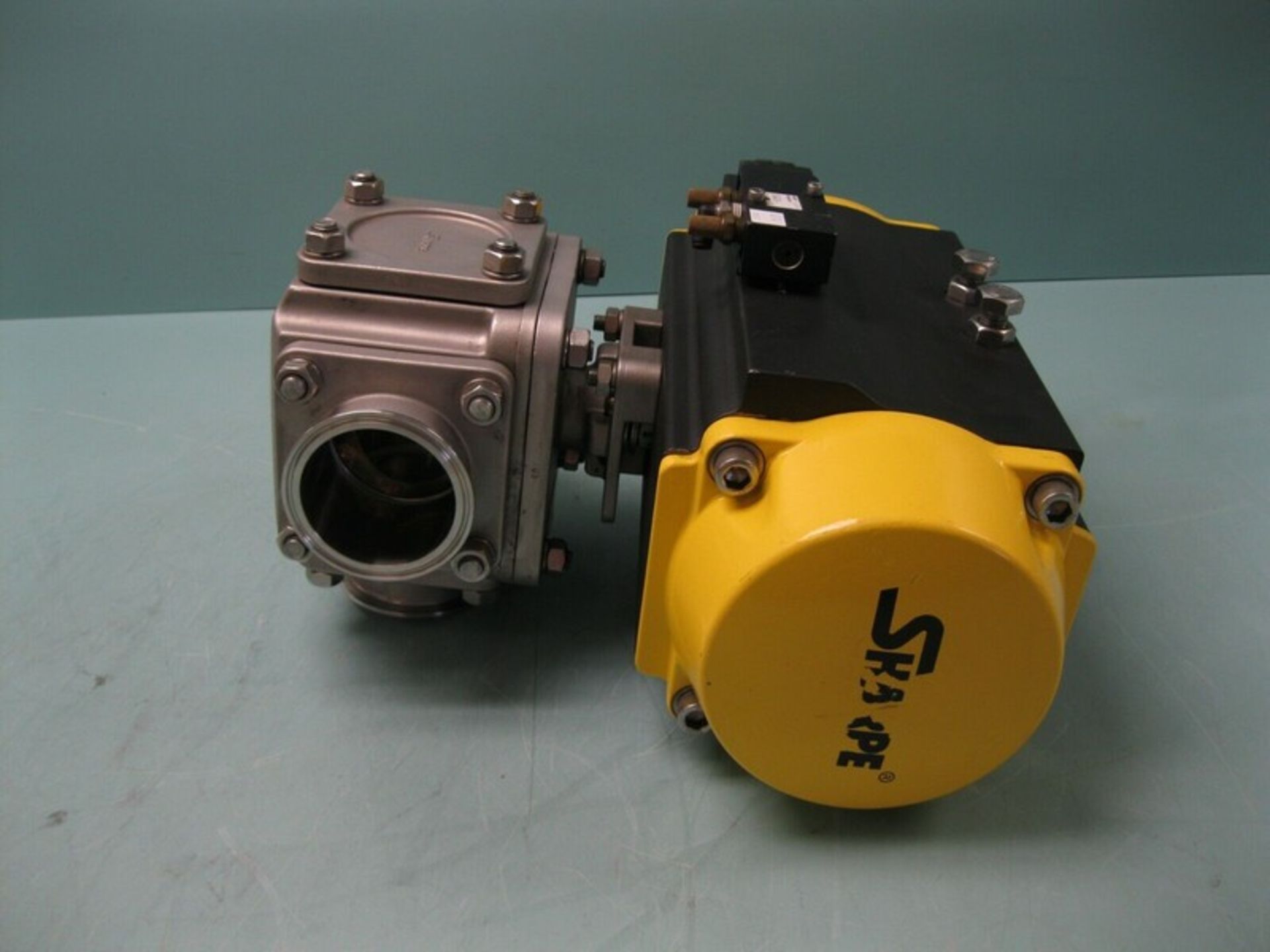 Lot (2) 3" 600# CWP Sharpe 77 3-Way SS Sanitary Ball Valve SPNII 160 Actuator (NOTE: Packing and - Image 2 of 5