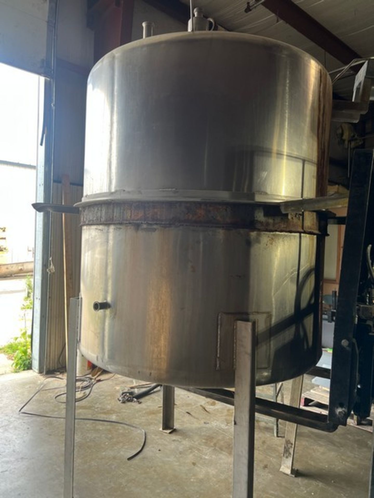 500 Gallon (approx.) Stainless Steel Single Wall Tank- 38 diameter, 70" straight side, dome shape - Image 2 of 5