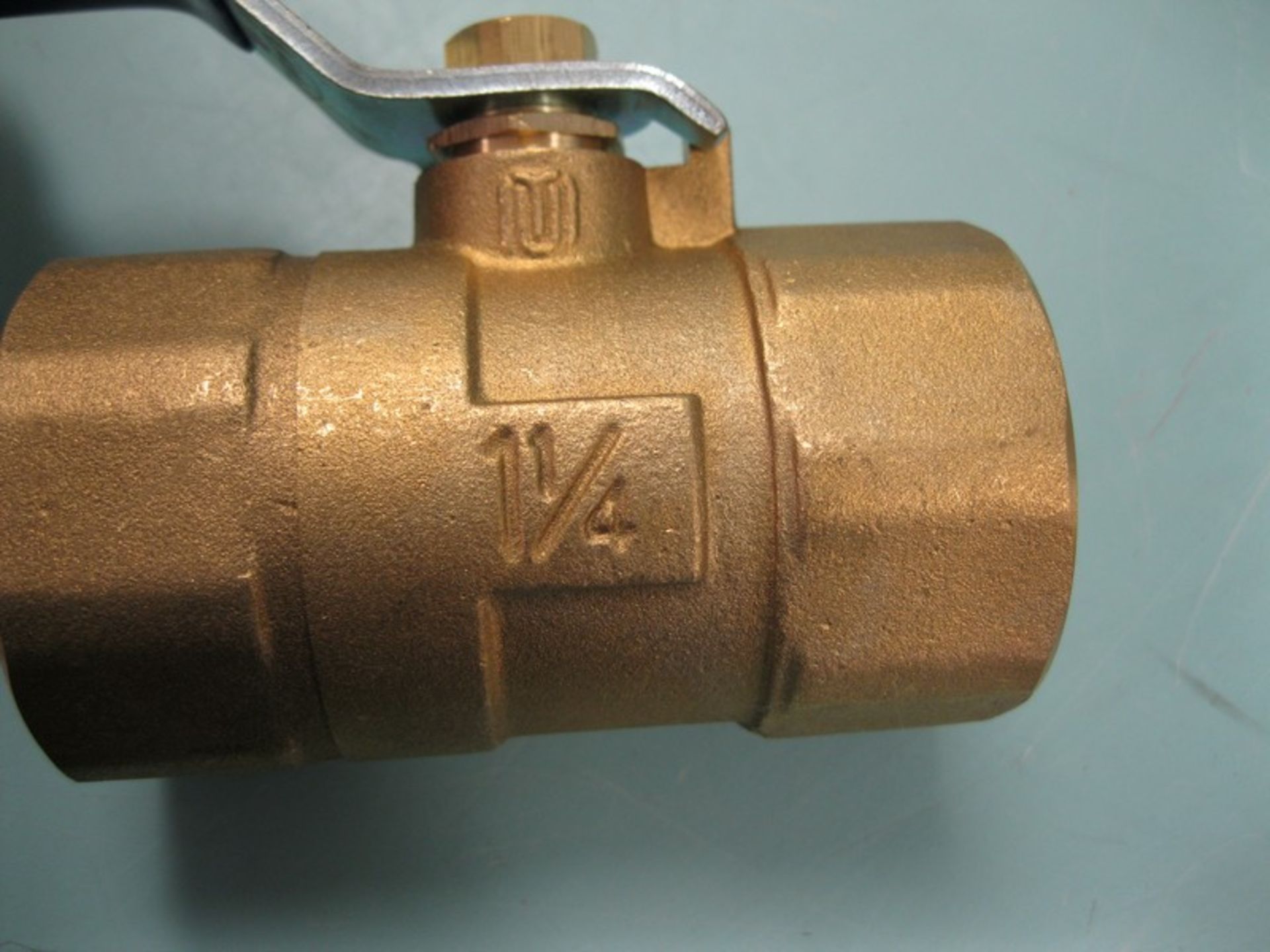 Lot (40) 1-1/4" NPT Milwaukee 400# WOG BA-200 Brass Ball Valve NEW - Image 3 of 7