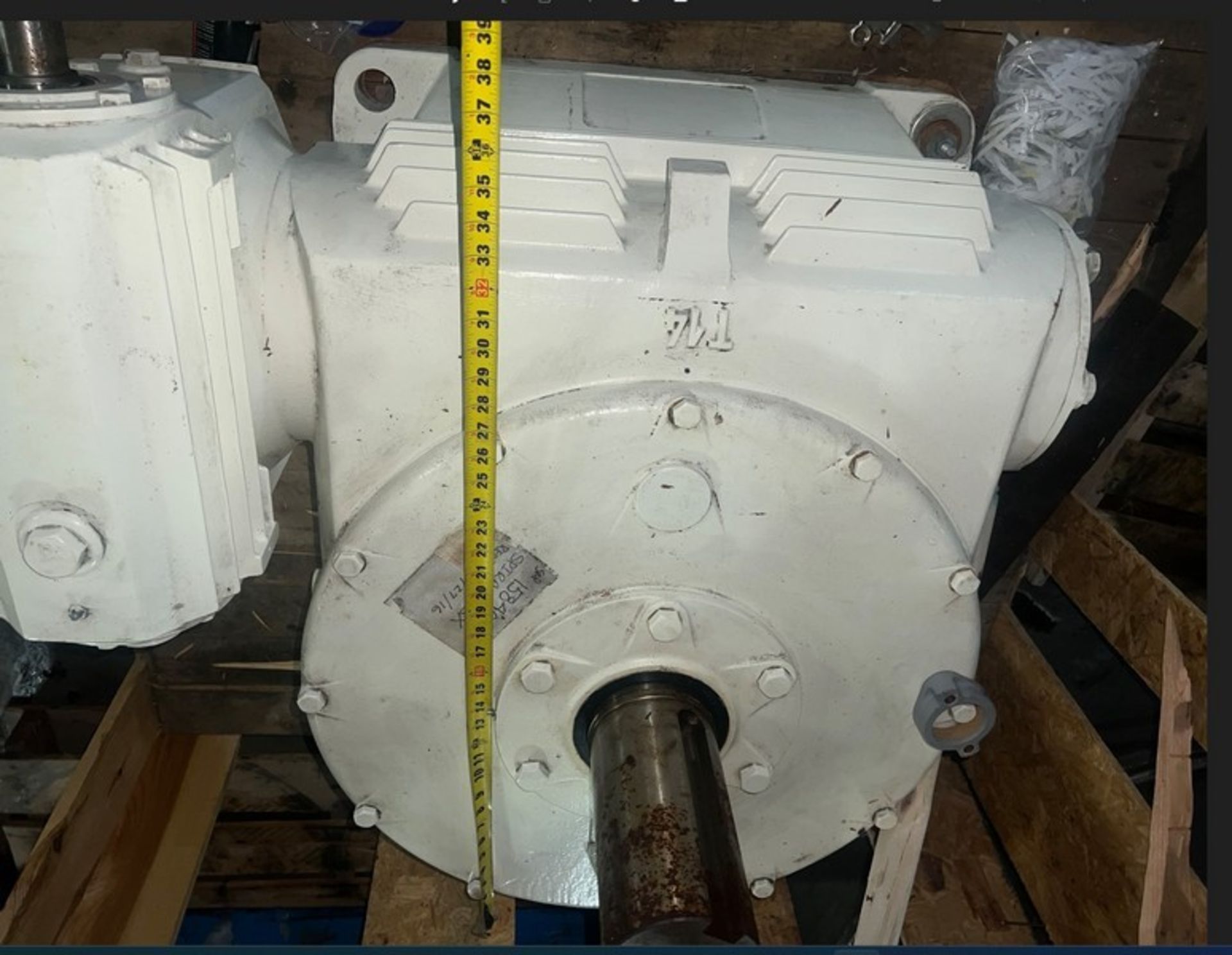Never used Renold TW Series 200 to 1 Gear Ratio. 50" x 42" heavy unit. Free RIGGING INCLUDED WITH - Image 5 of 6