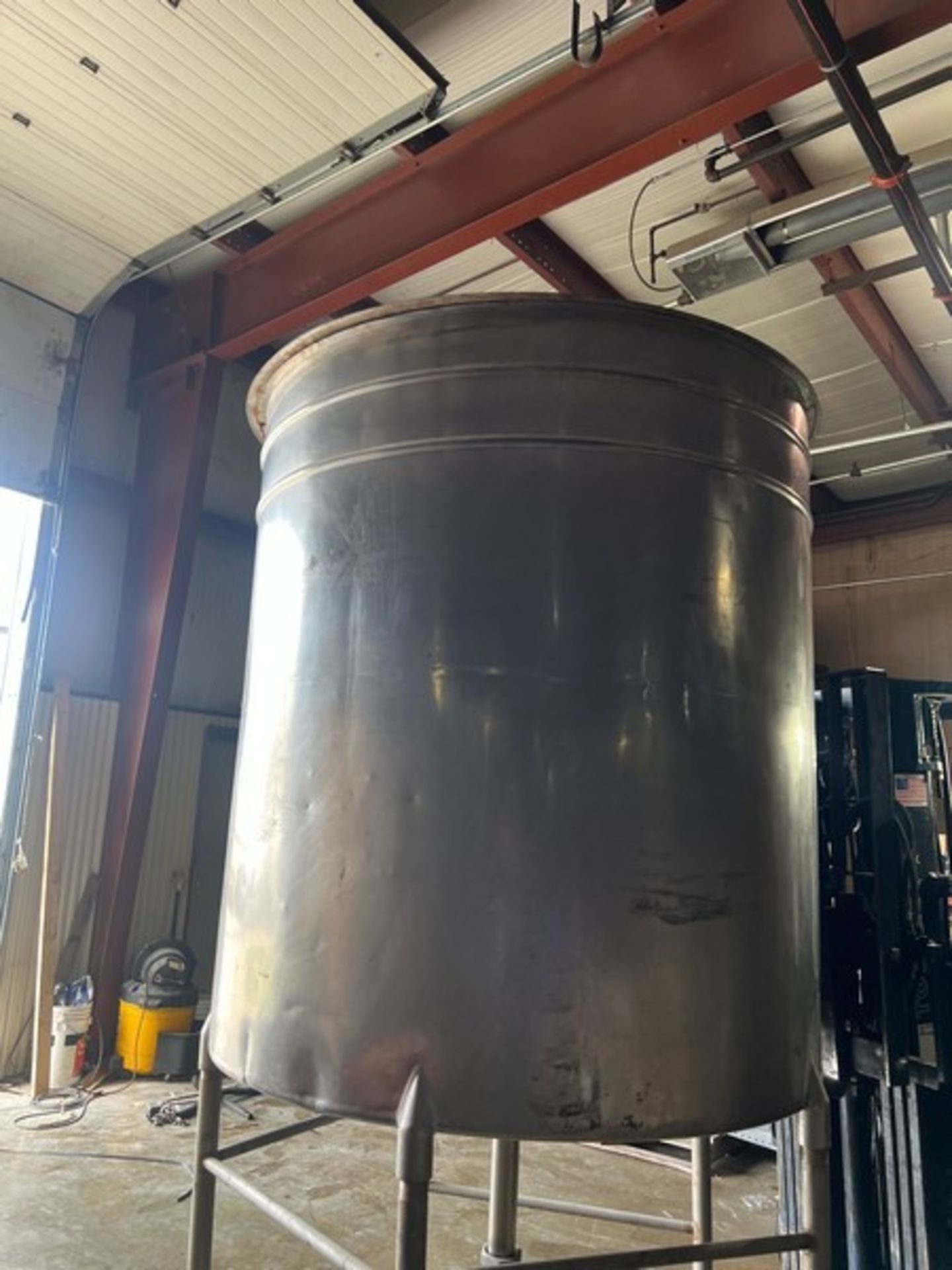 1000 Gallon (approx.) Stainless Steel Single Wall Tank-70" diameter, 60" straight side. Flat top and - Image 2 of 4