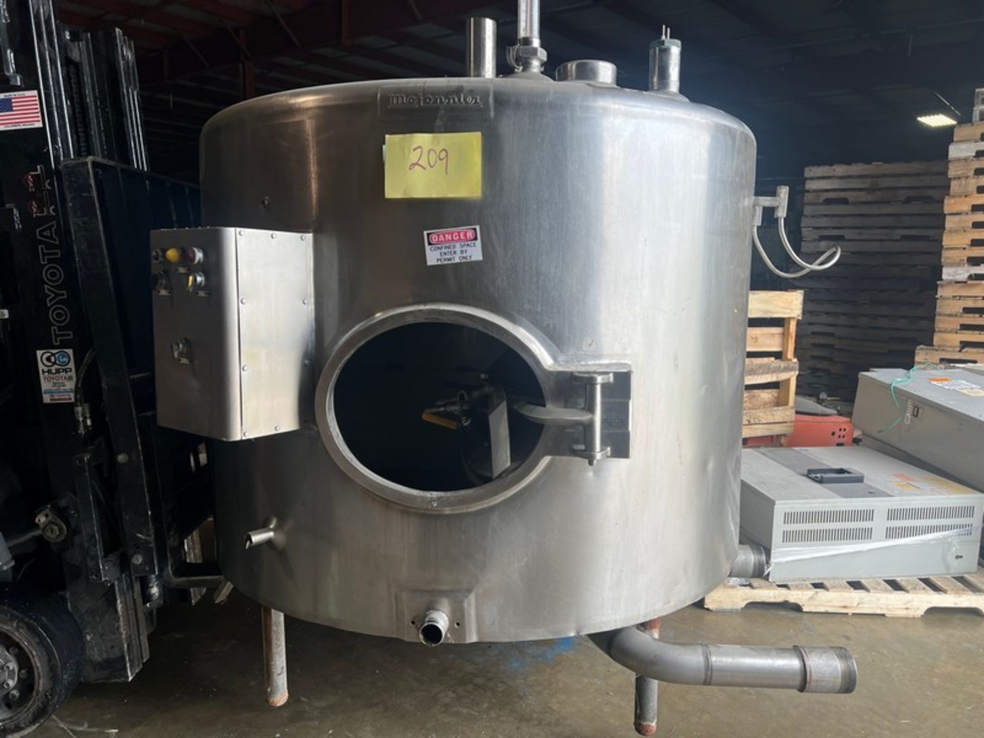 Mojonnier 500 Gallon Stainless Steel Jacketed Insulated Tank- (LOCATED IN IOWA, Free RIGGING and