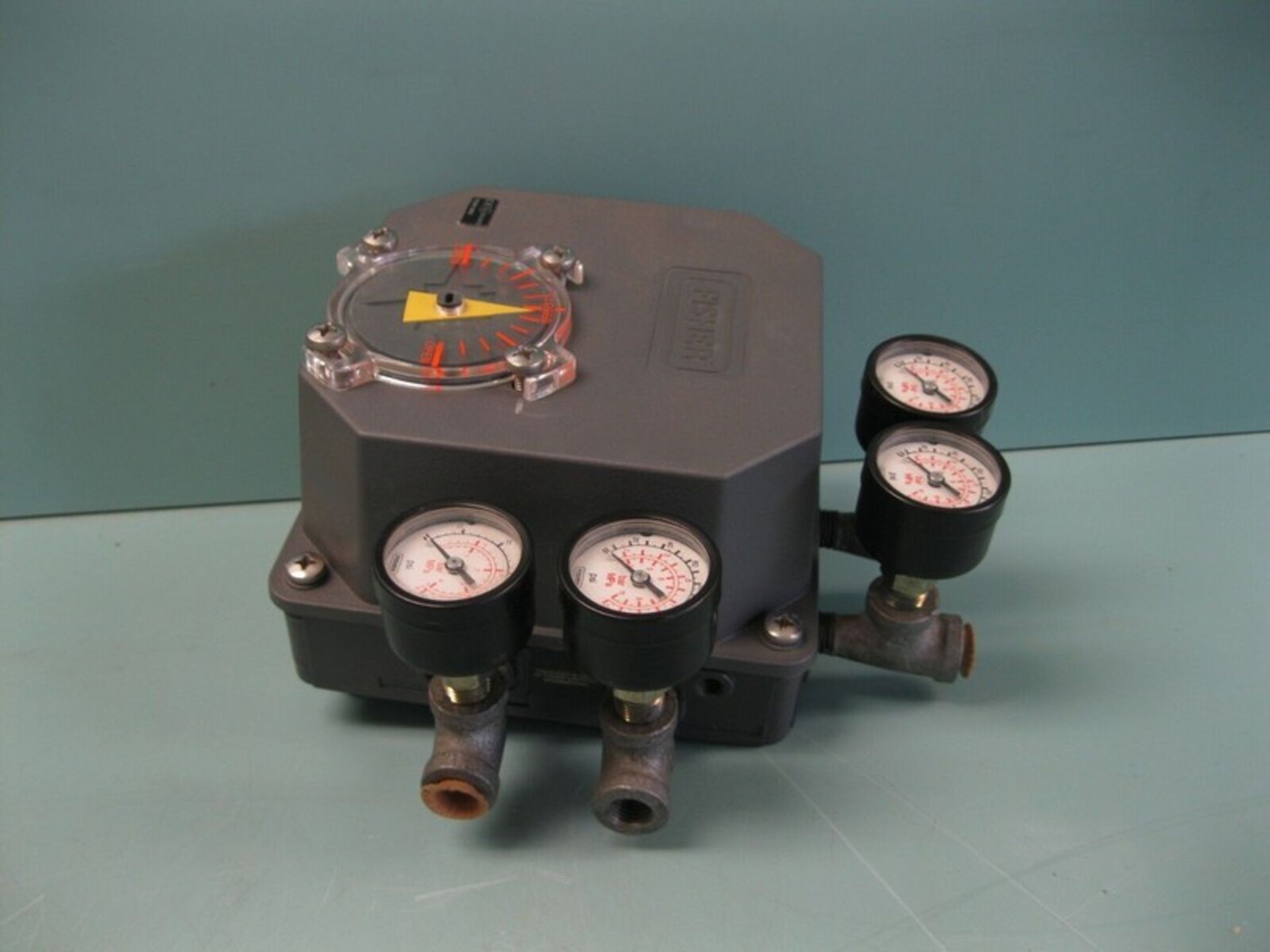 Lot (3) Fisher Controls Type 3710 Pneumatic Valve Positioner NEW (NOTE: Packing and Palletizing - Image 2 of 7
