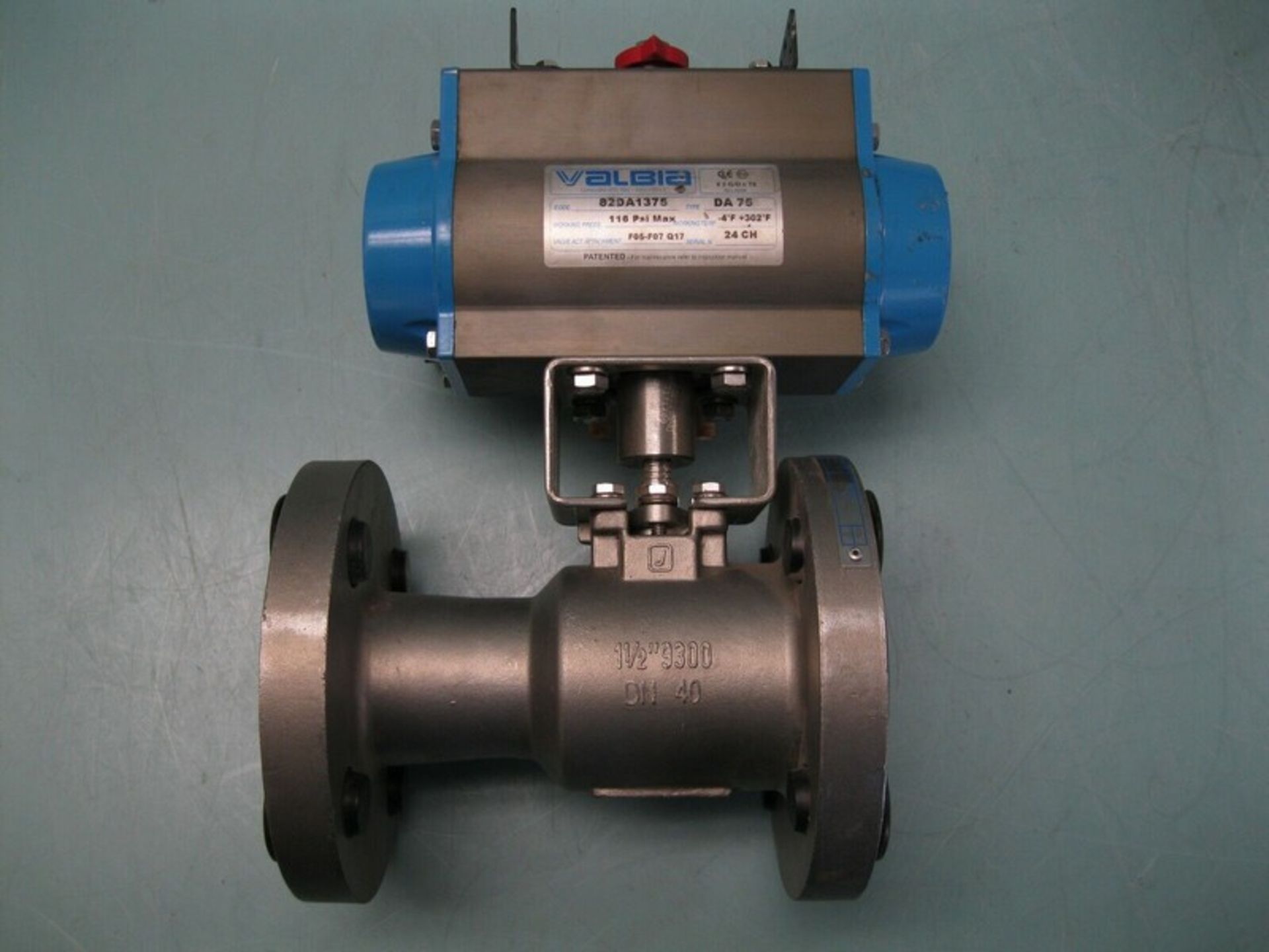 1-1/2" 300# Jamesbury 9300 SS Ball Valve Valbia DA 75 Actuator NEW (NOTE: Packing and Palletizing