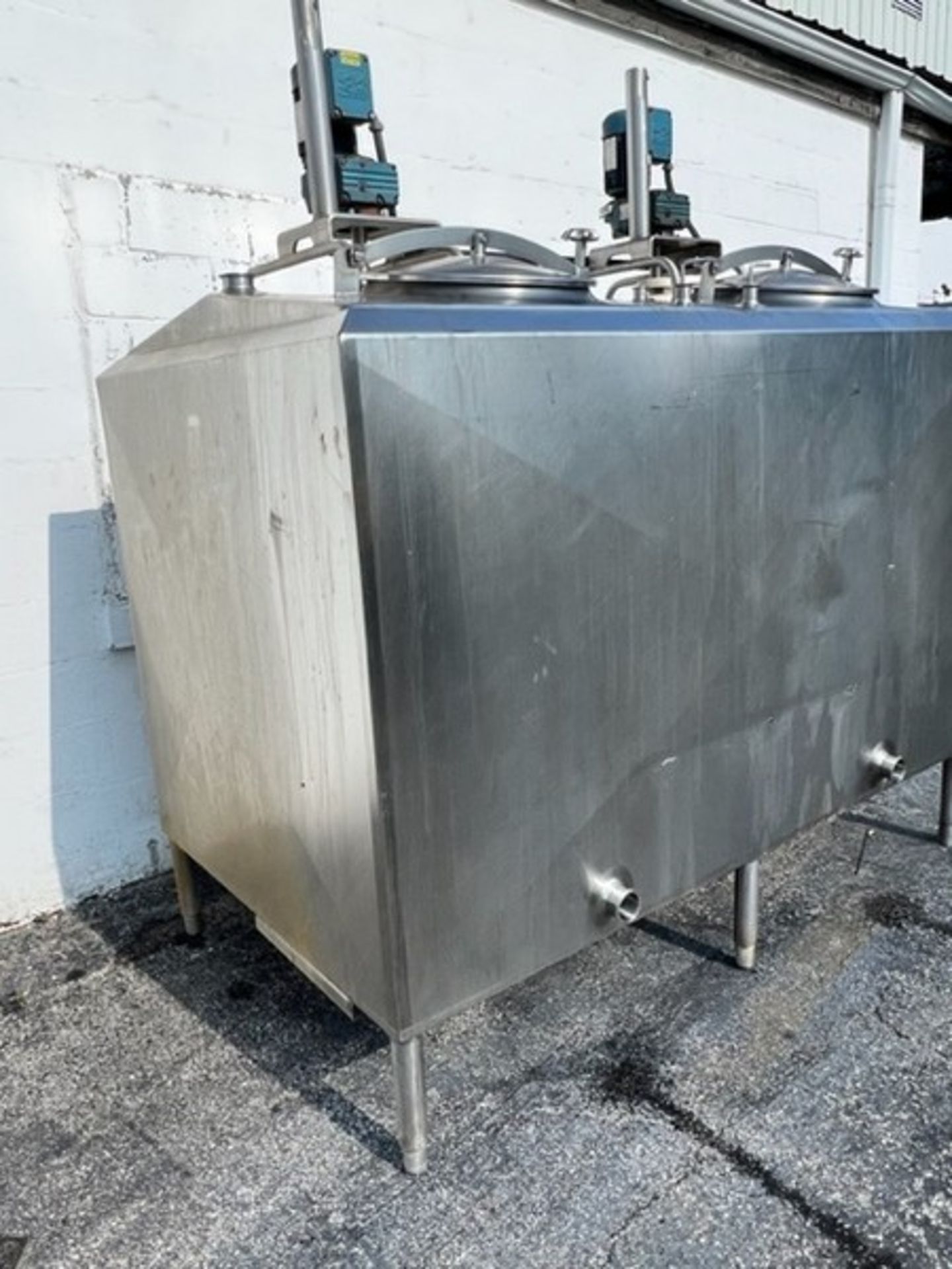 Feldmeier 350 Gal. x 2 Flavor Tank, S/N E-690-02, Jacketed with 2.5 inch Outlets, Agitation in - Bild 6 aus 7