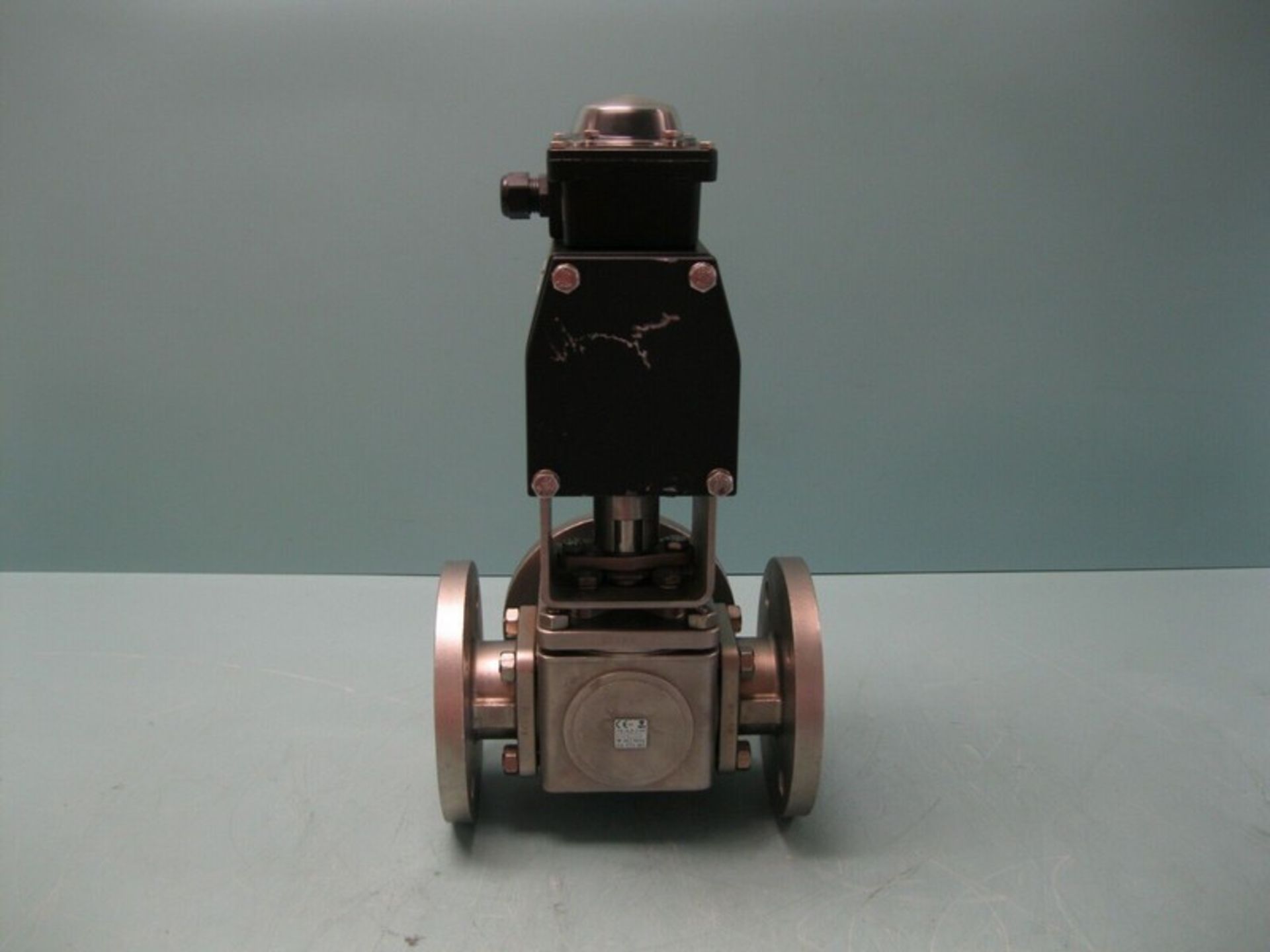 2" Flanged F130 Keystone Tyco Actuated SS 3-Way Ball Valve NEW (NOTE: Packing and Palletizing Can - Image 2 of 6