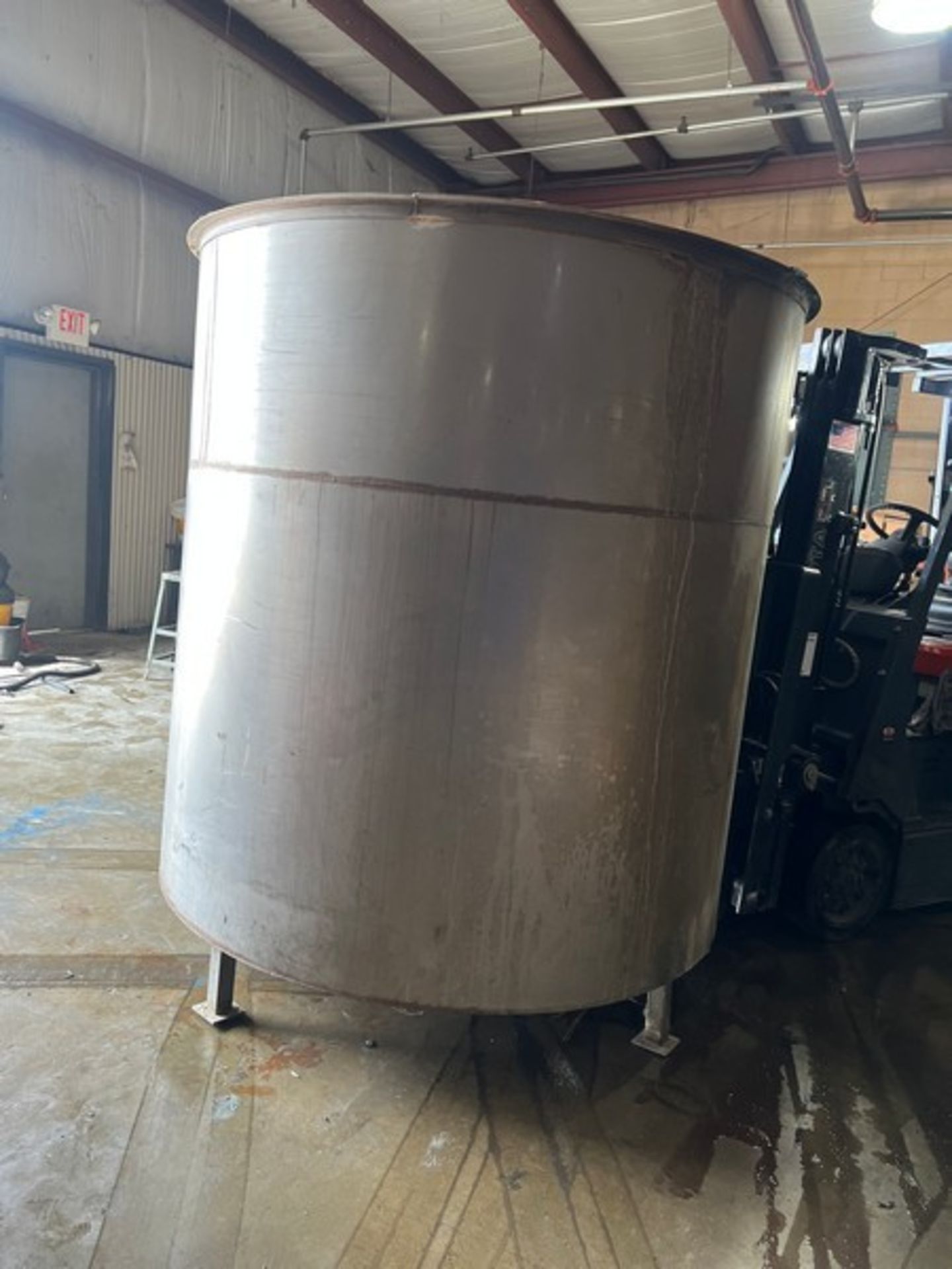 800 Gallon (approx.) Stainless Steel Single Wall Tank- 5 ft diameter, 6 ft straight side (LOCATED IN - Image 3 of 4