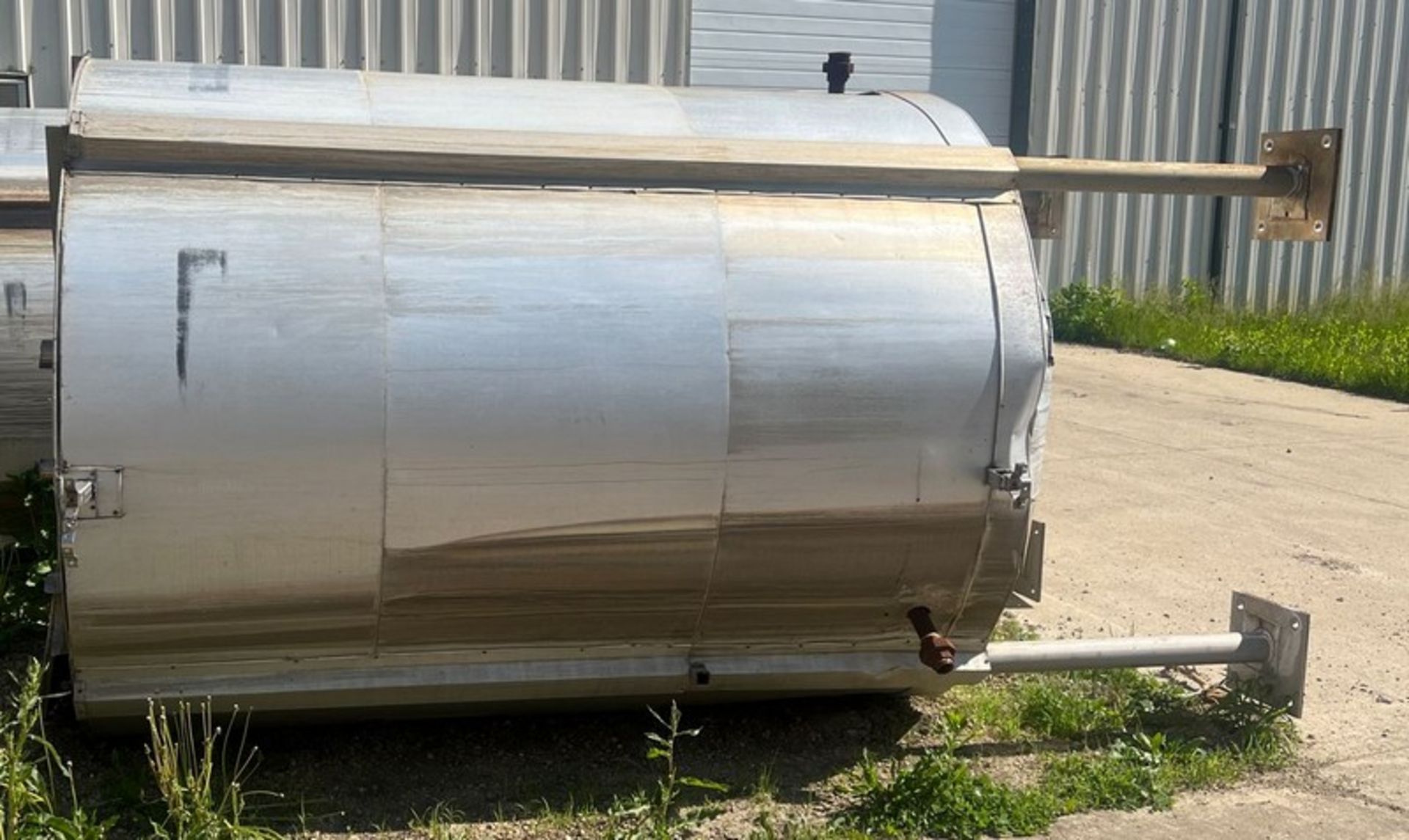 Stainless Steel Tank, 1500-gallon single wall insulated (LOCATED IN IOWA, Free RIGGING INCLUDED WITH