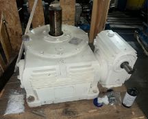 Never used Renold TW Series 200 to 1 Gear Ratio. 50" x 42" heavy unit. Free RIGGING INCLUDED WITH