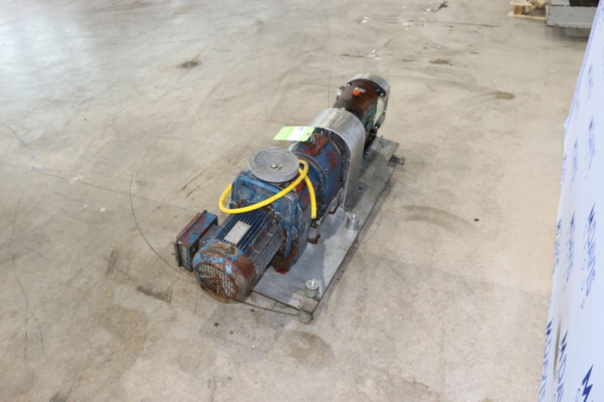 Tri-Clover 3 hp Positive Displacement Pump, M/N 366662-01, S/N TSR-4WLS-30SCDU2WT-AD, with 1680 - Bild 3 aus 6