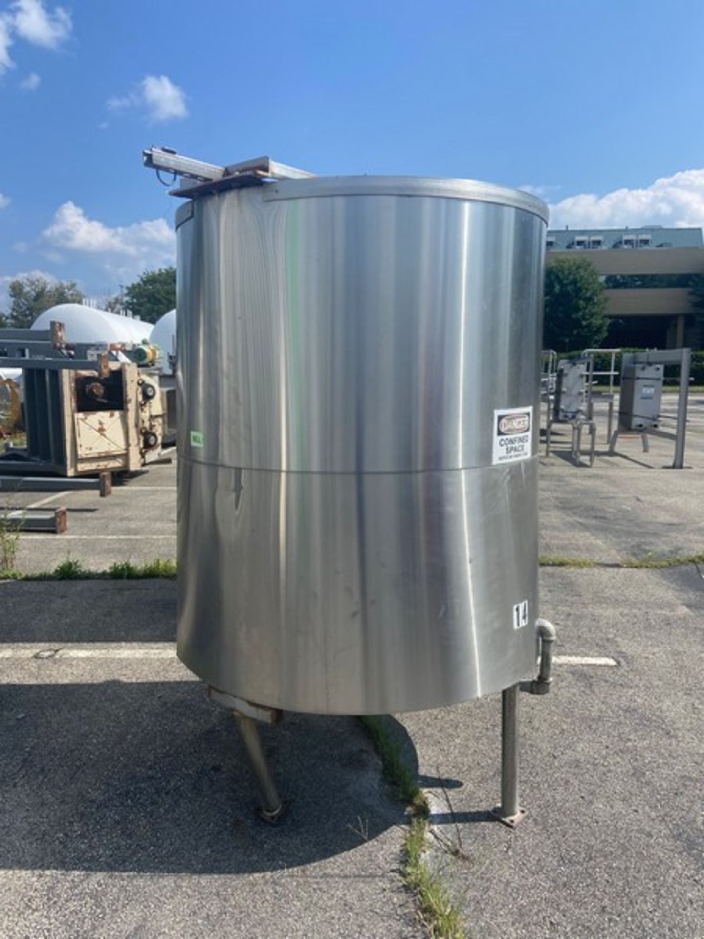 Aprox. 500 Gal. S/S Jacketed Tank, Internal Dims.: Aprox. 62” L x 49” Dia., Mounted on S/S Legs (15) - Image 2 of 7
