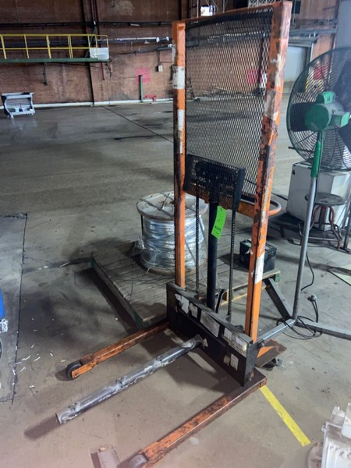 Walk-Behind Manual Lift, Mounted on Portable Frame (LOCATED IN CRYSTAL CITY, TX) - Image 2 of 4