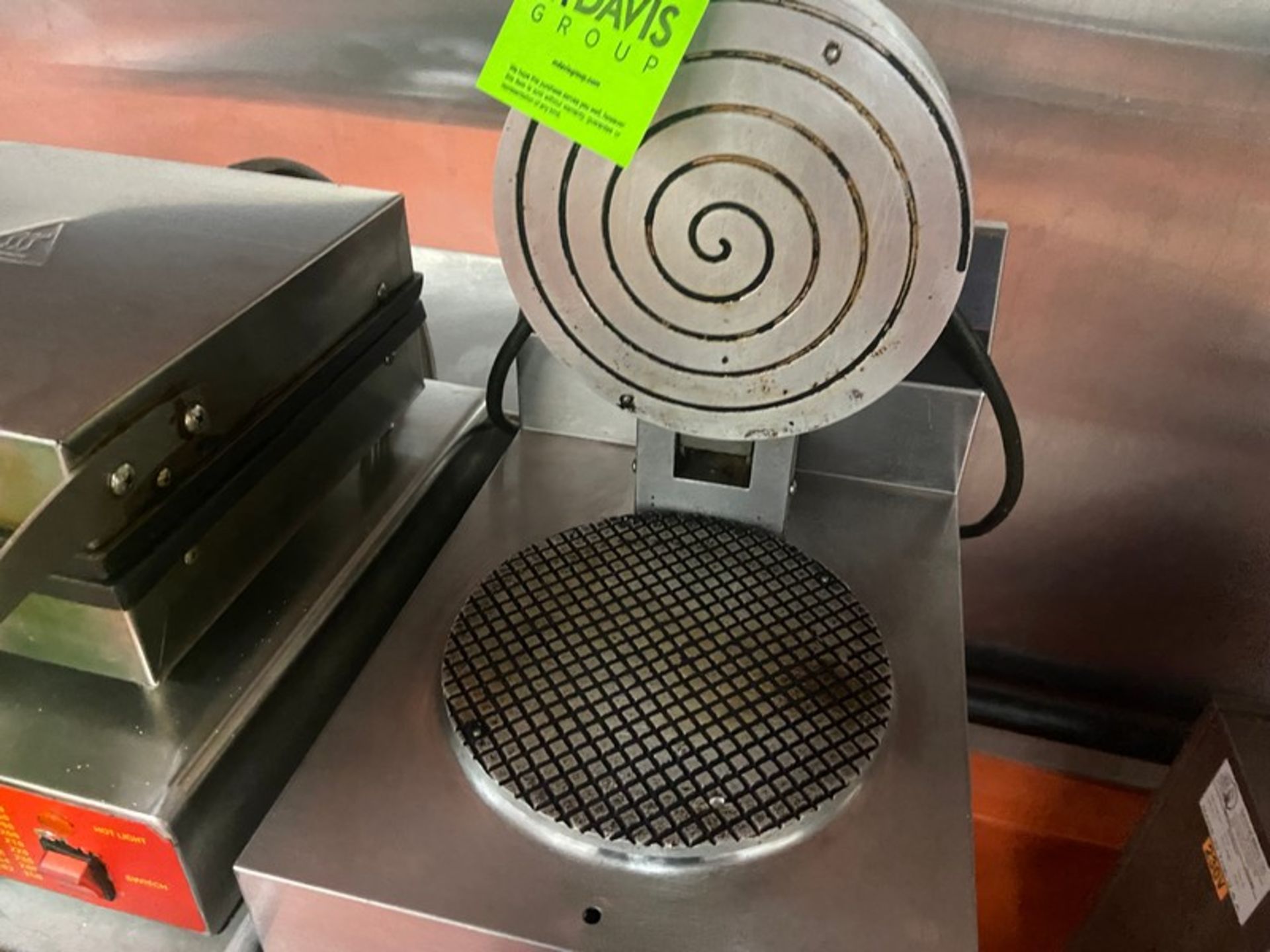Nemco Bench Top S/S Round Waffle Maker, 110 Volts, 1 Phase (LOCATED IN RED HOOK BROOKLYN, N.Y.) - Image 3 of 3