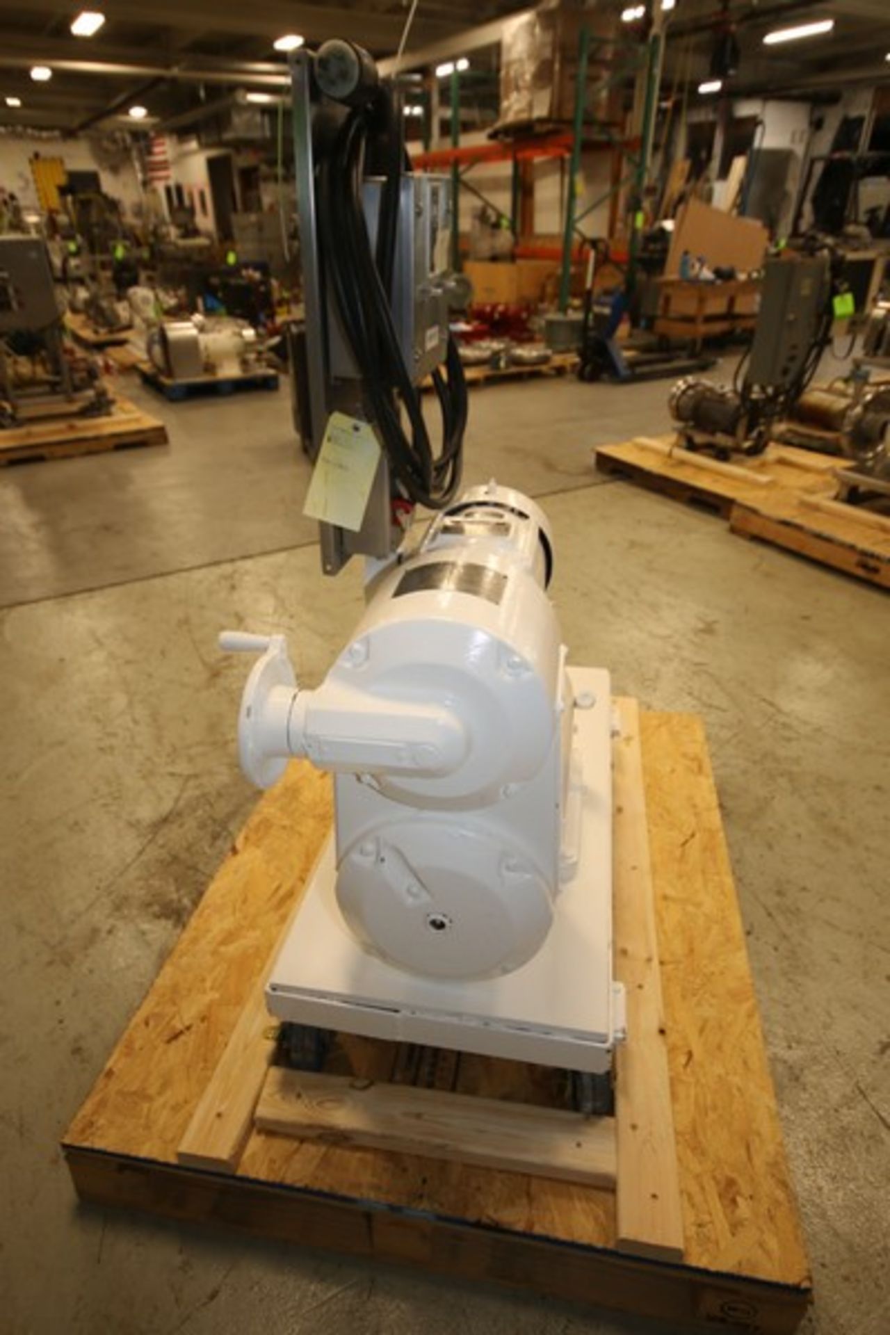 Waukesha Positive Displacement Pump, Size 30, SN 7985 SS, with 1.5" S/S Threaded Head, Rotors - Image 4 of 7