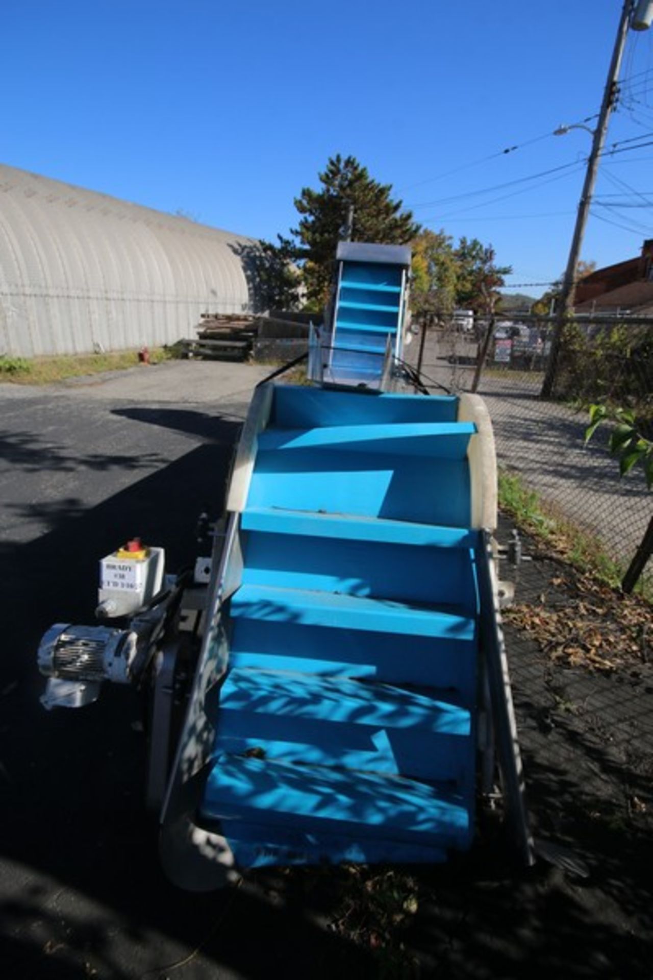 Smalley 15' H x 26" W S - Configured Inclined Conveyor, SN 17344-02, with Flights, 3/4 hp Drive - Image 2 of 7
