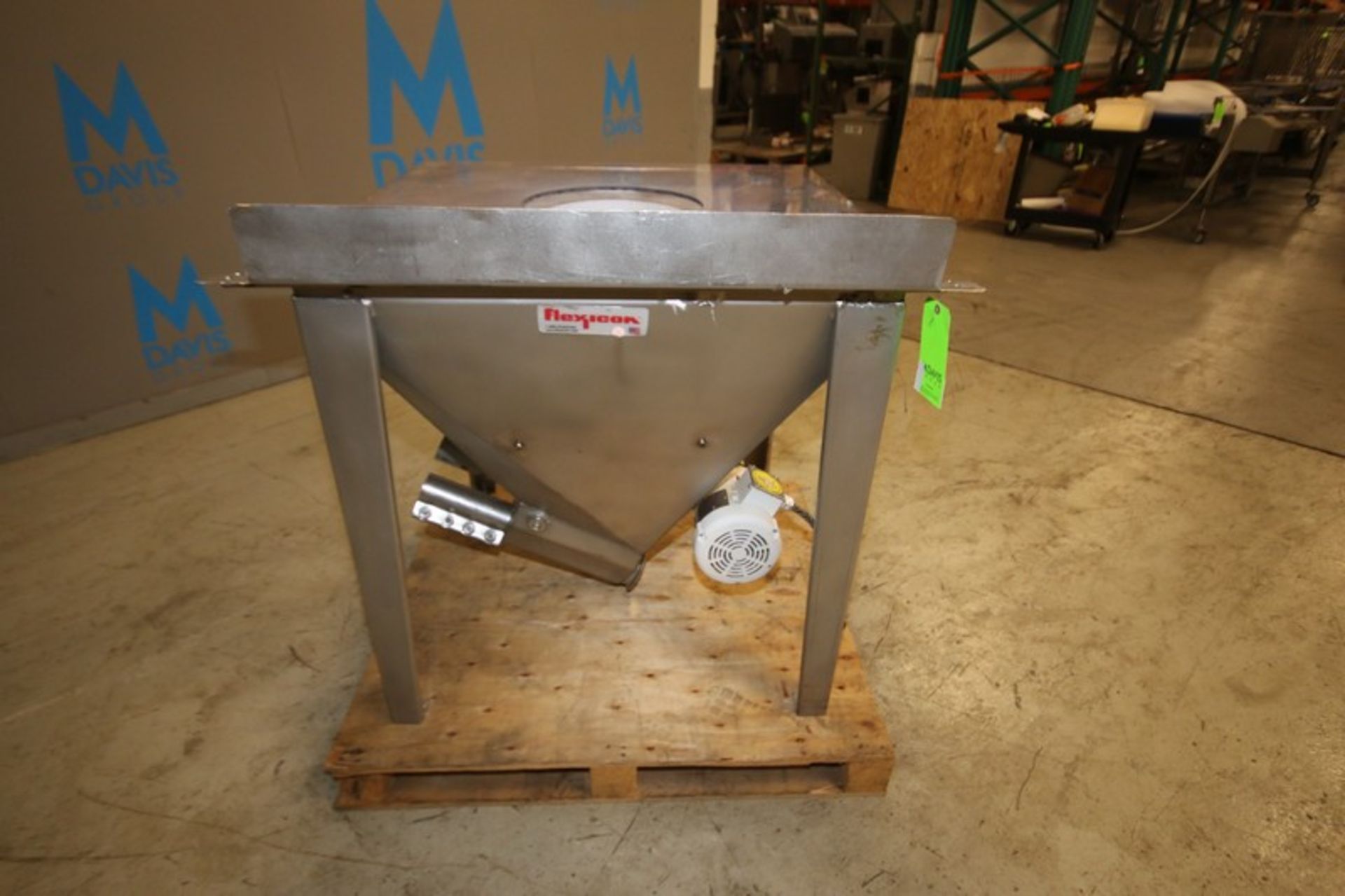 Flexicon 36" x 36" x 37" H S/S Feed Hopper with Leeson 1/2 1/3 hp Bottom Side Mixer / Drive Motor - Image 5 of 5
