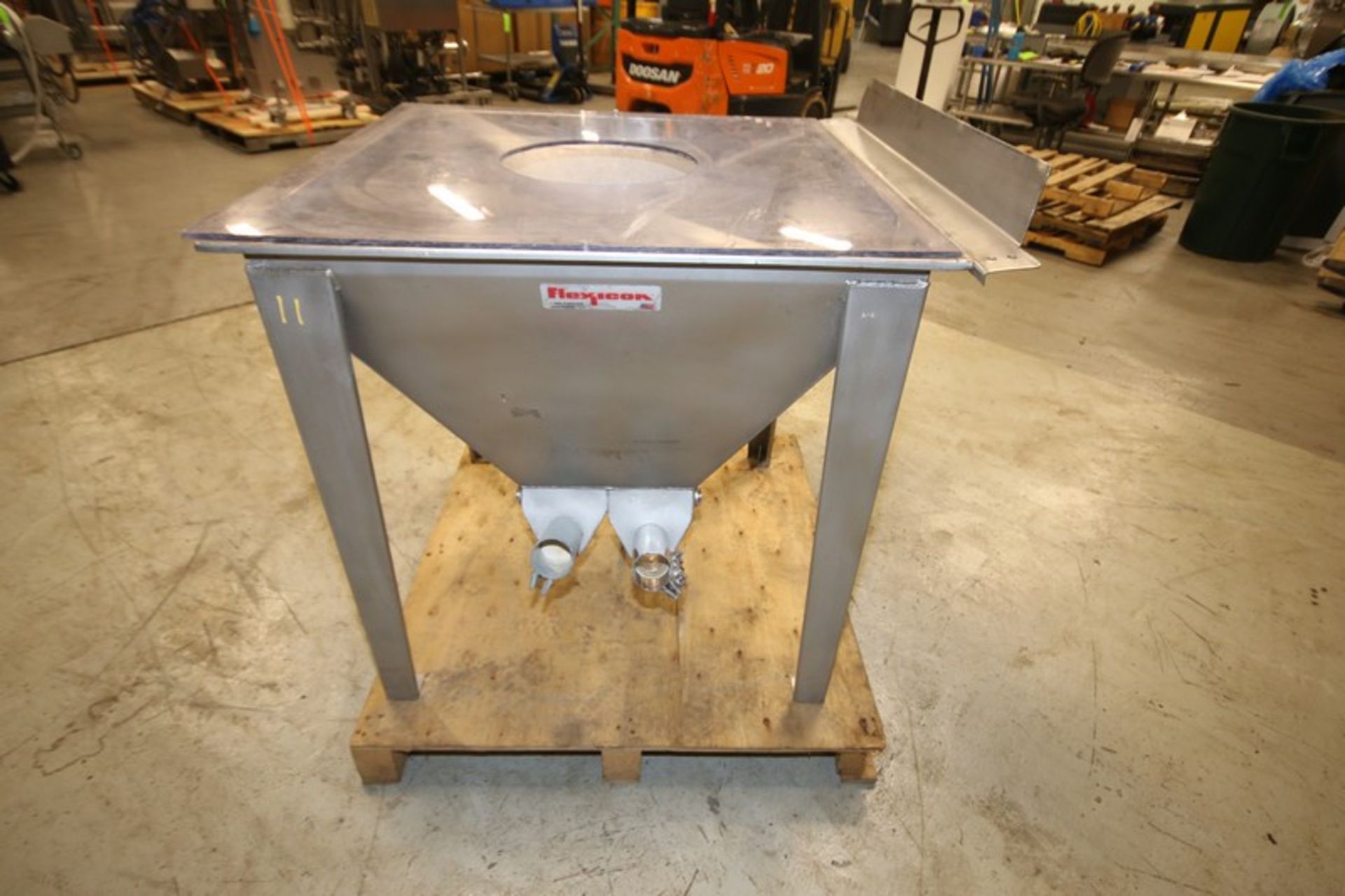 Flexicon 36" x 36" x 37" H S/S Feed Hopper with Leeson 1/2 1/3 hp Bottom Side Mixer / Drive Motor - Image 4 of 5