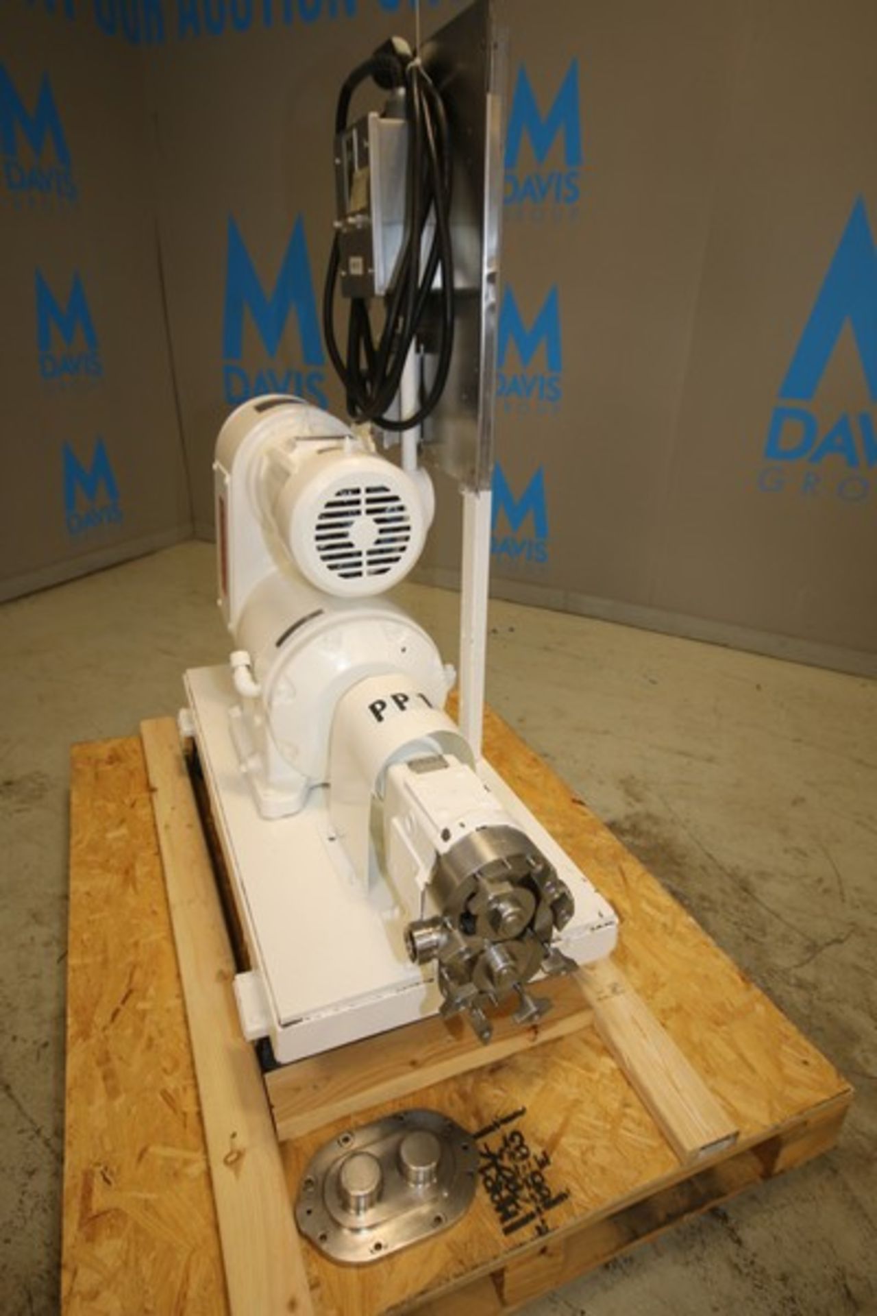 Waukesha Positive Displacement Pump, Size 30, SN 7985 SS, with 1.5" S/S Threaded Head, Rotors - Image 2 of 7