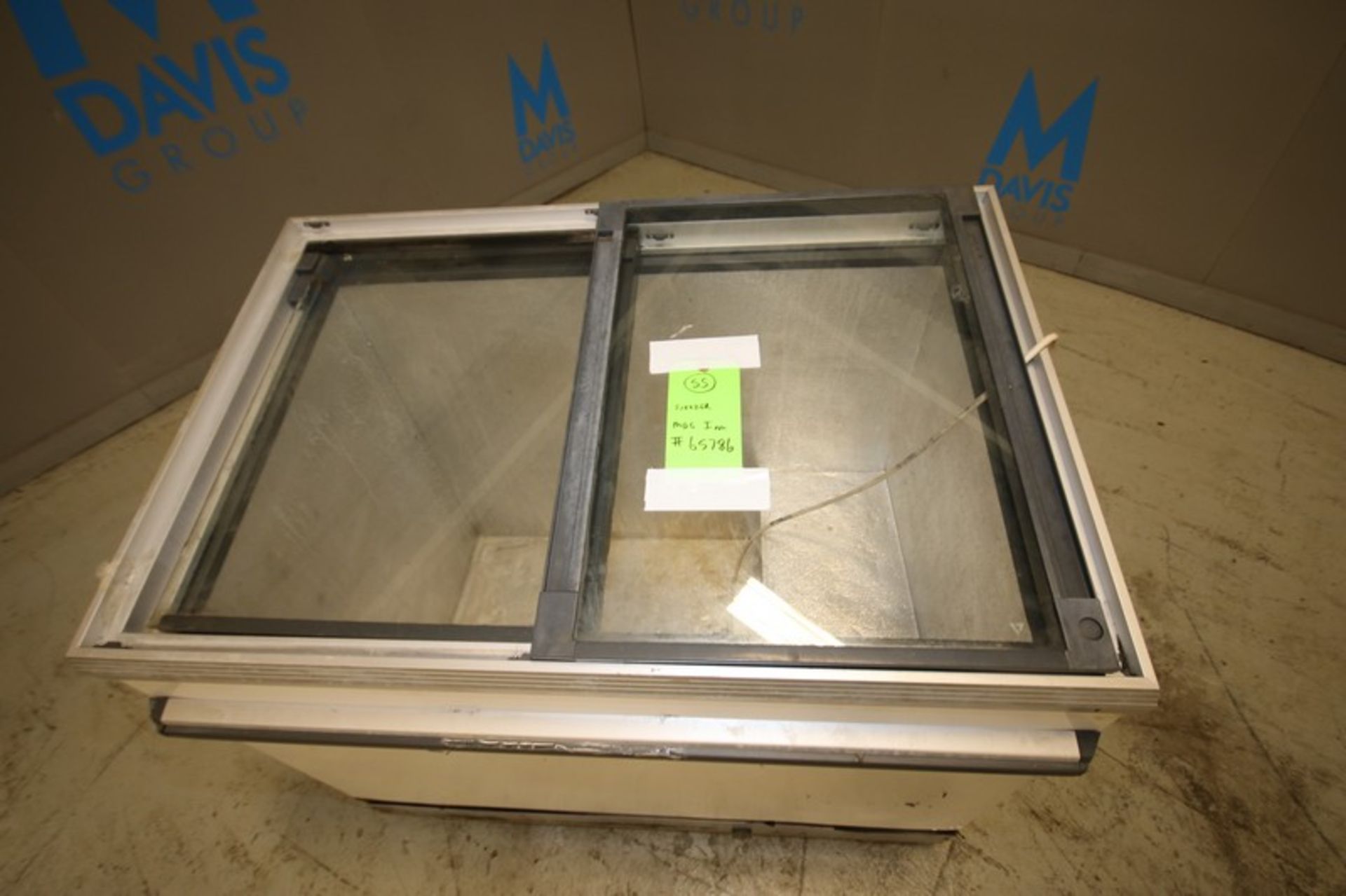 41" L Reach In Freezer (INV#65786) (LOCATED @ MDG AUCTION SHOWROOM--PITTSBURGH, PA)(Loading, - Image 2 of 3